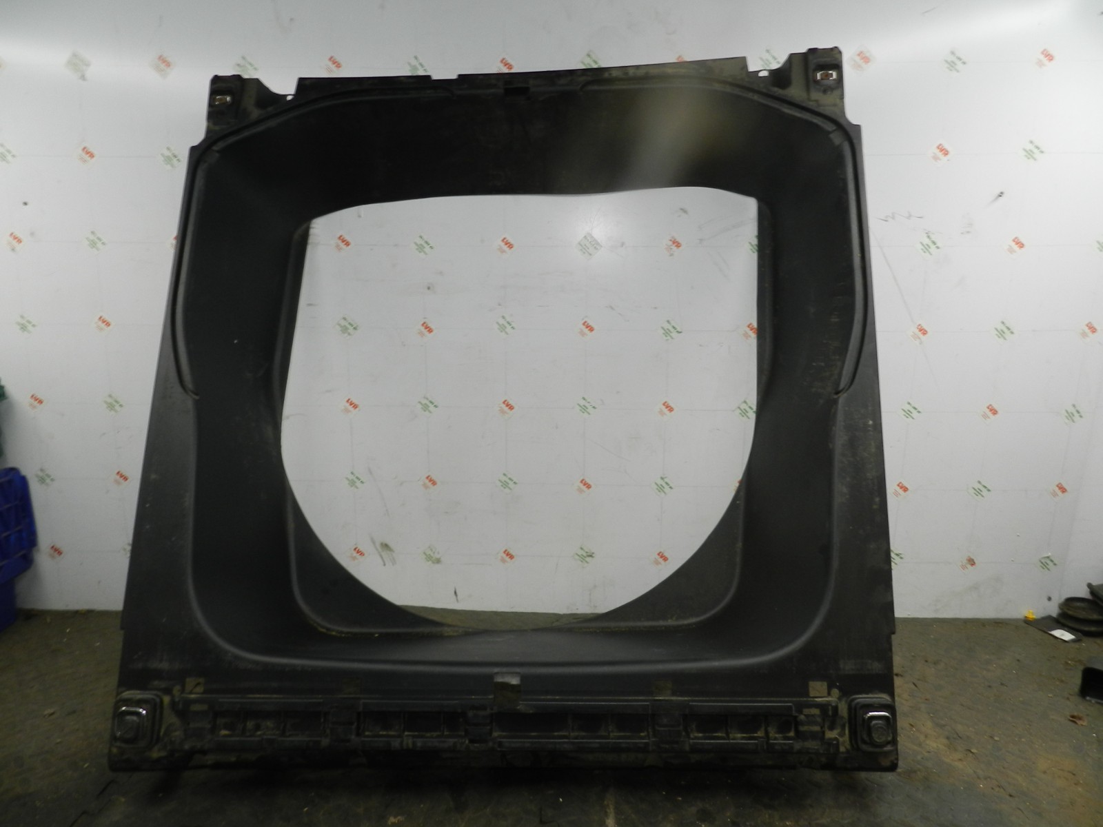 172. 2011 JEEP GRAND CHEROKEE MK4 WK2. BOOT FLOOR HOUSING PLASTIC