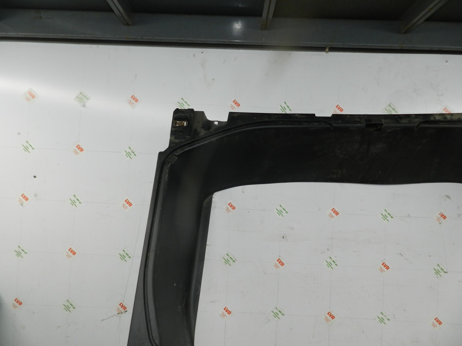 172. 2011 JEEP GRAND CHEROKEE MK4 WK2. BOOT FLOOR HOUSING PLASTIC - Image 2