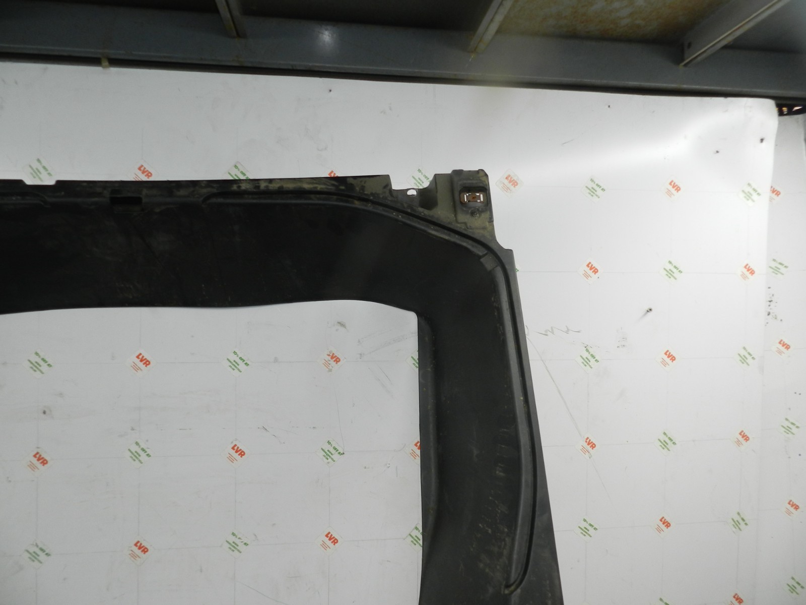 172. 2011 JEEP GRAND CHEROKEE MK4 WK2. BOOT FLOOR HOUSING PLASTIC - Image 3