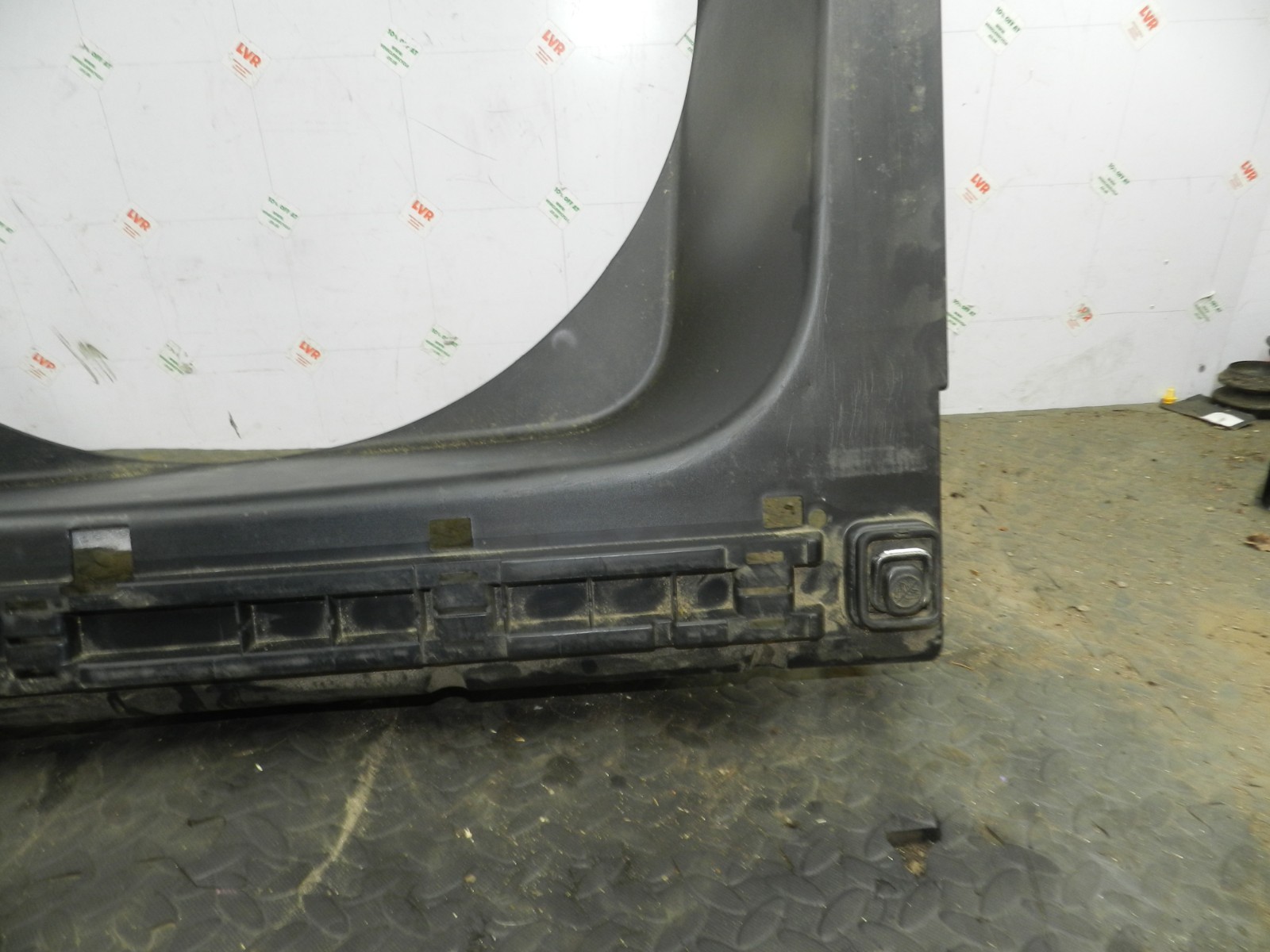 172. 2011 JEEP GRAND CHEROKEE MK4 WK2. BOOT FLOOR HOUSING PLASTIC - Image 5