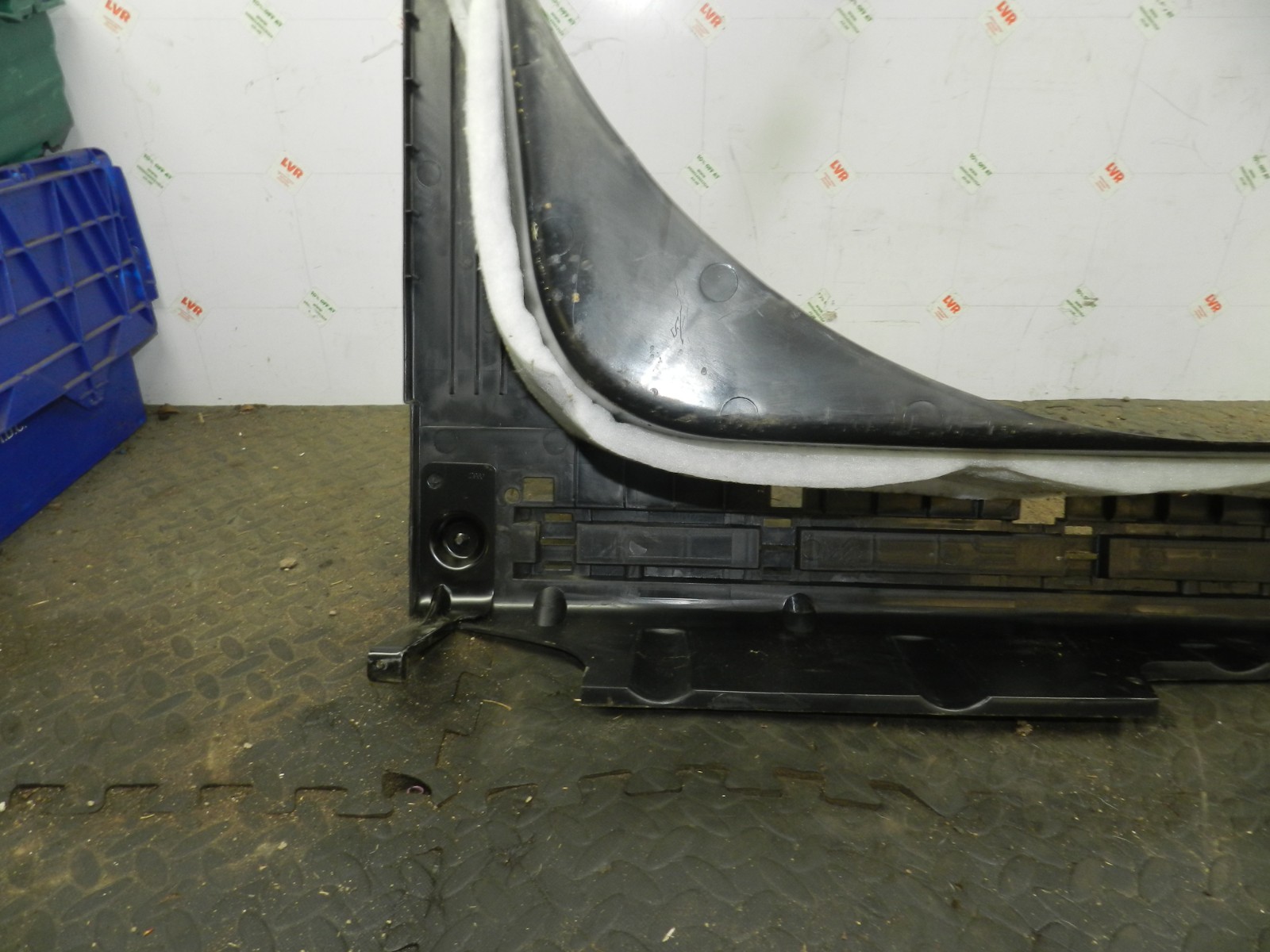 172. 2011 JEEP GRAND CHEROKEE MK4 WK2. BOOT FLOOR HOUSING PLASTIC - Image 9