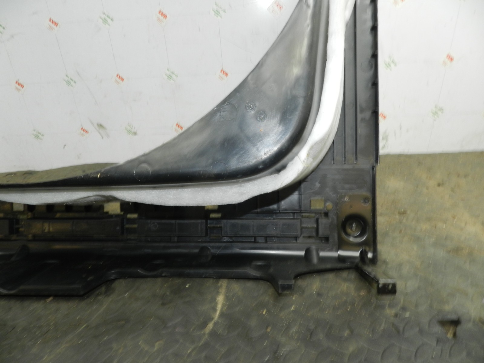 172. 2011 JEEP GRAND CHEROKEE MK4 WK2. BOOT FLOOR HOUSING PLASTIC - Image 10