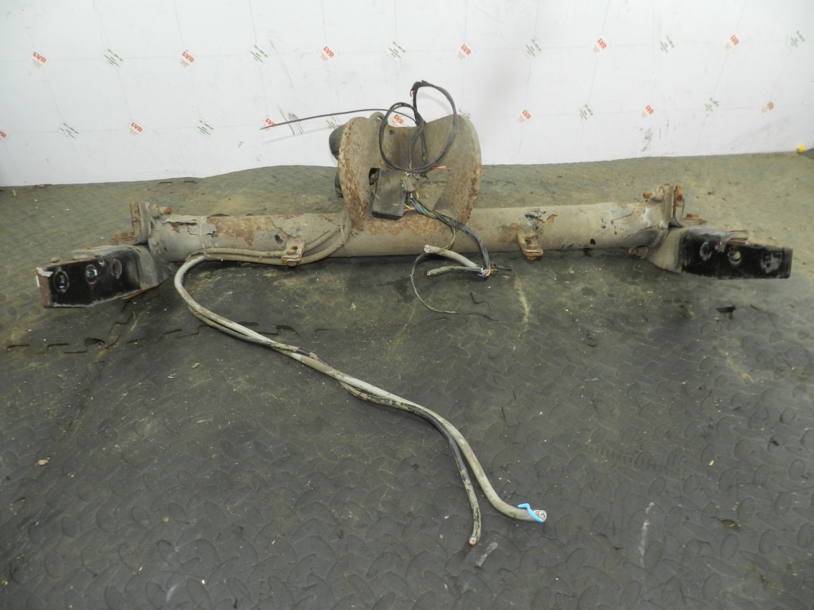 172. 2011 JEEP GRAND CHEROKEE MK4 WK2. TOW BAR WITH ELECTRONICS