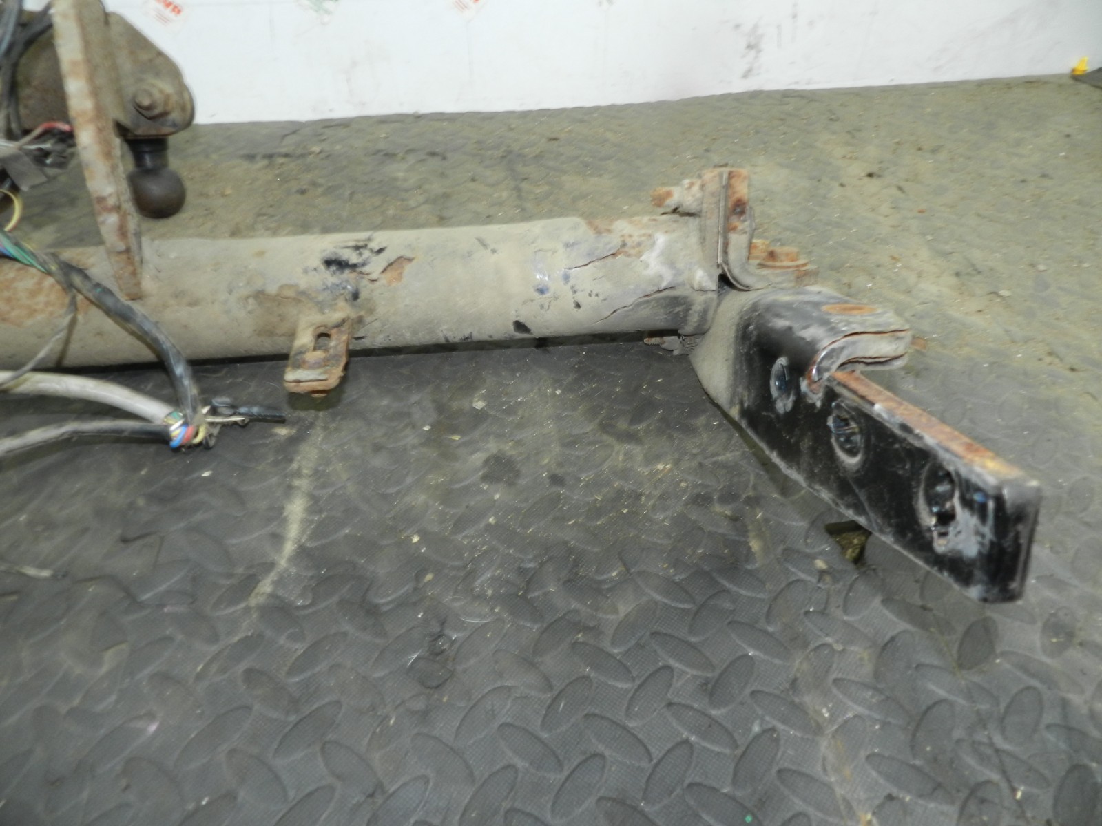 172. 2011 JEEP GRAND CHEROKEE MK4 WK2. TOW BAR WITH ELECTRONICS - Image 3