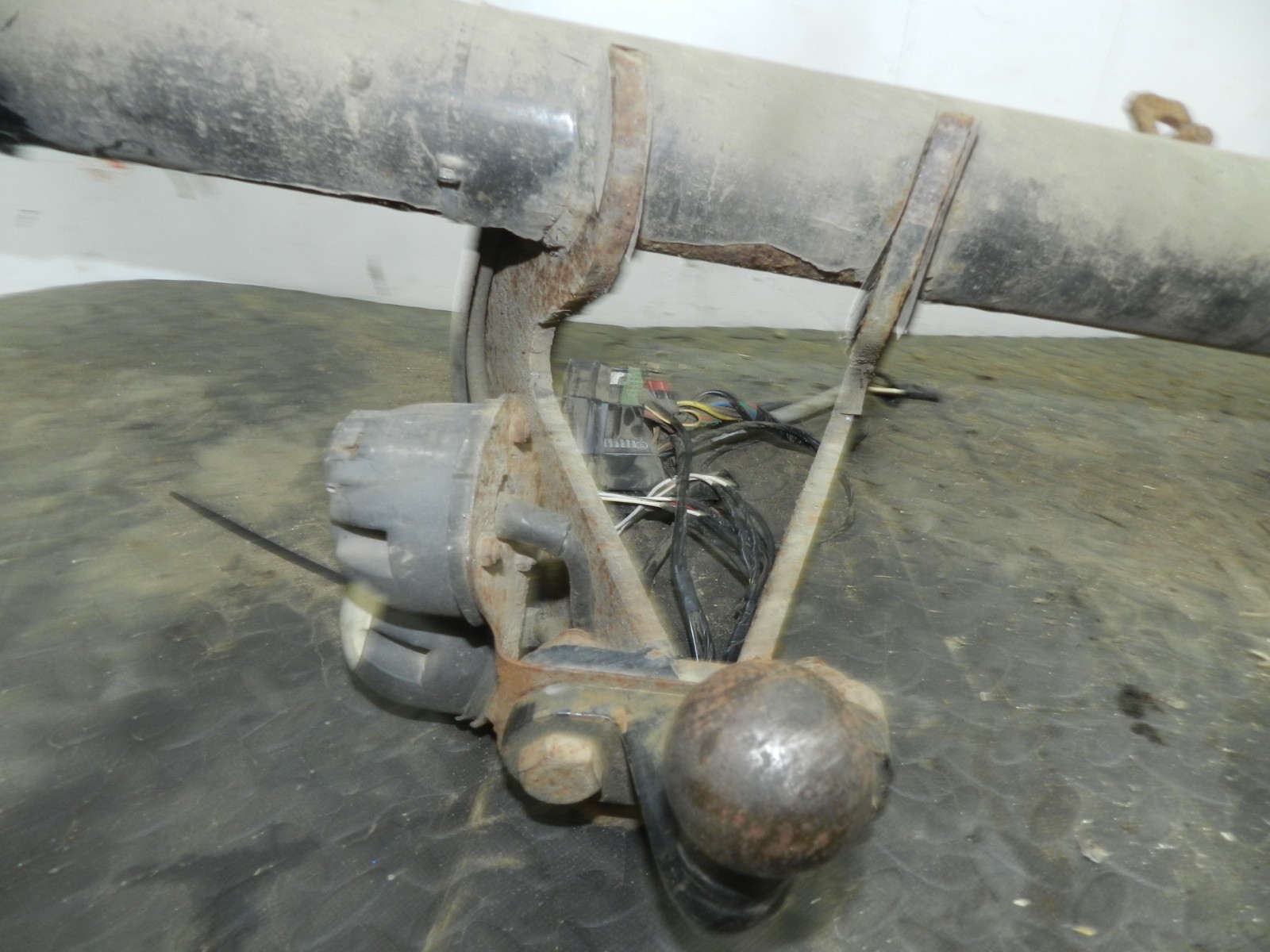 172. 2011 JEEP GRAND CHEROKEE MK4 WK2. TOW BAR WITH ELECTRONICS - Image 7