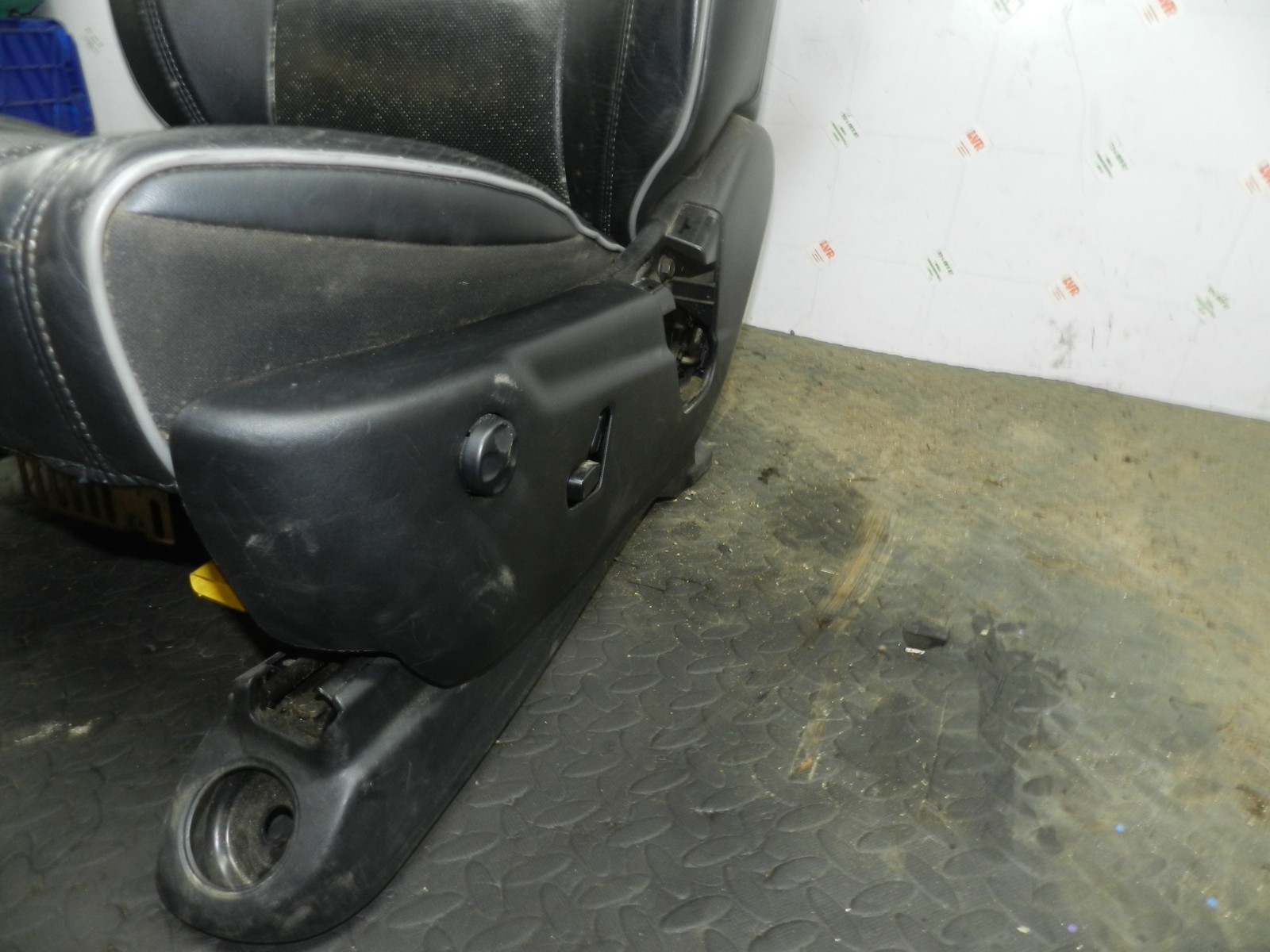 172. 2011 JEEP GRAND CHEROKEE MK4 WK2 PASSENGER FRONT HEATED + COOL LEATHER SEAT - Image 7