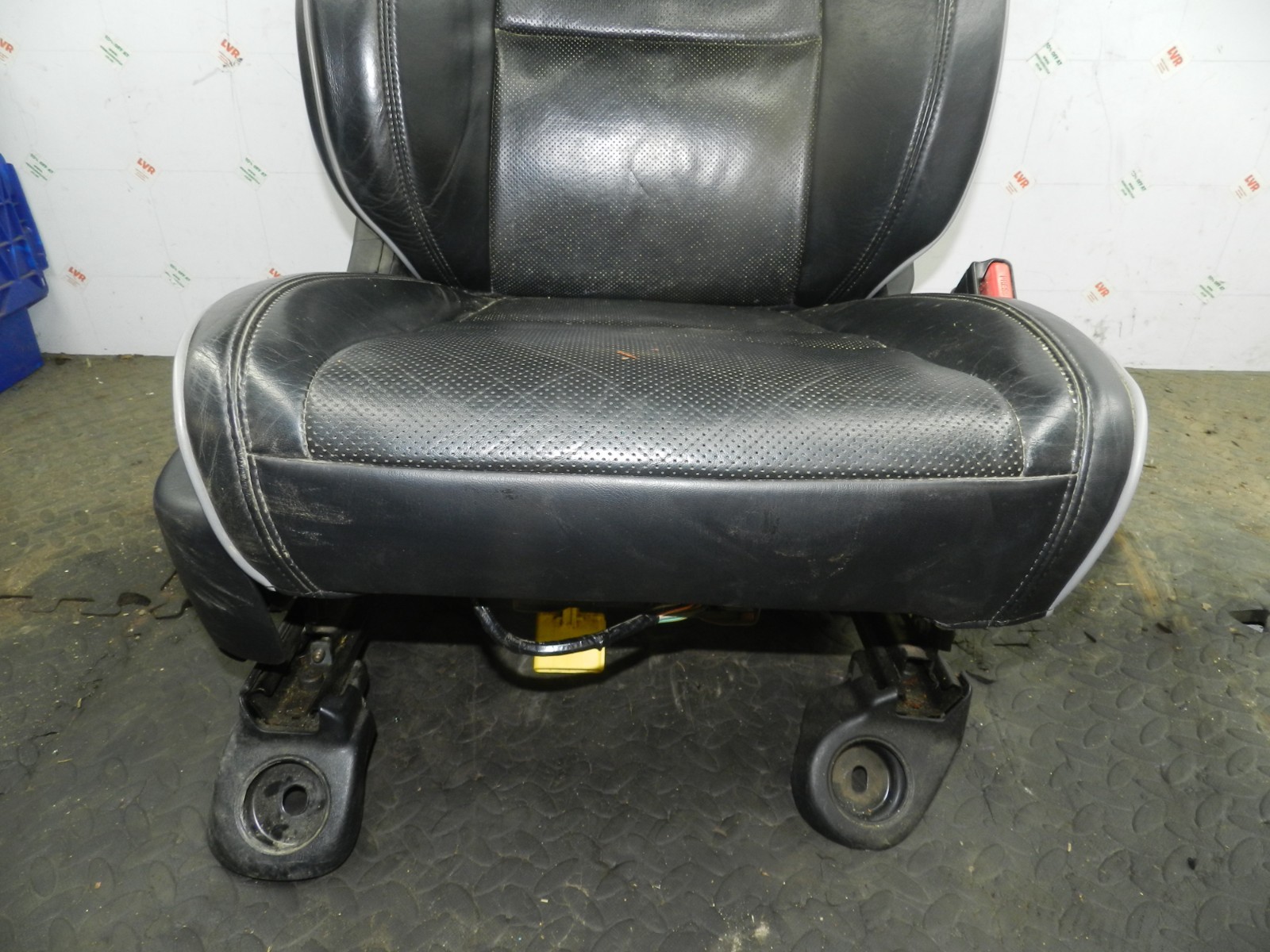 172. 2011 JEEP GRAND CHEROKEE MK4 WK2 DRIVER FRONT HEATED + COOL LEATHER SEAT - Image 2