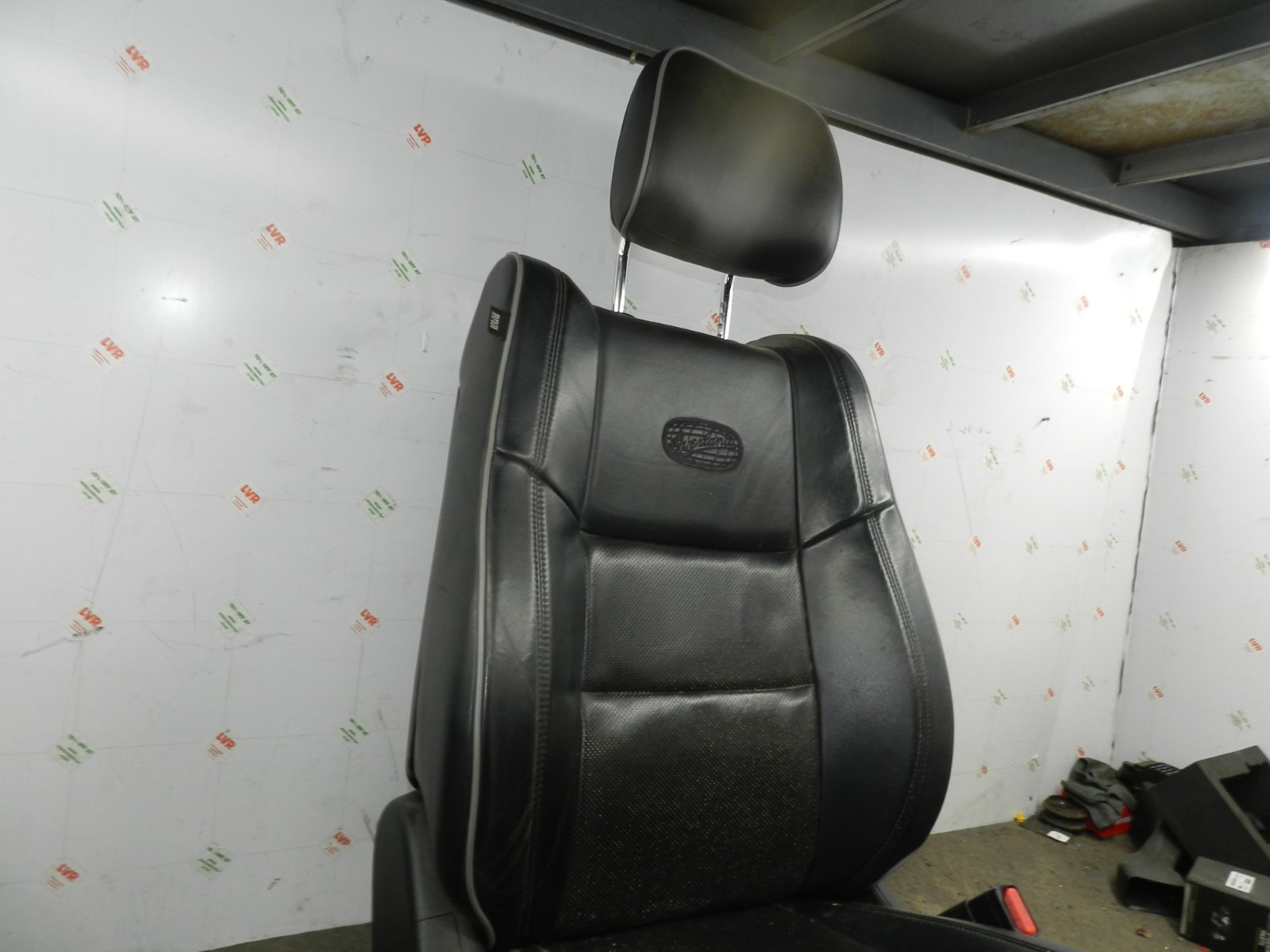 172. 2011 JEEP GRAND CHEROKEE MK4 WK2 DRIVER FRONT HEATED + COOL LEATHER SEAT - Image 4