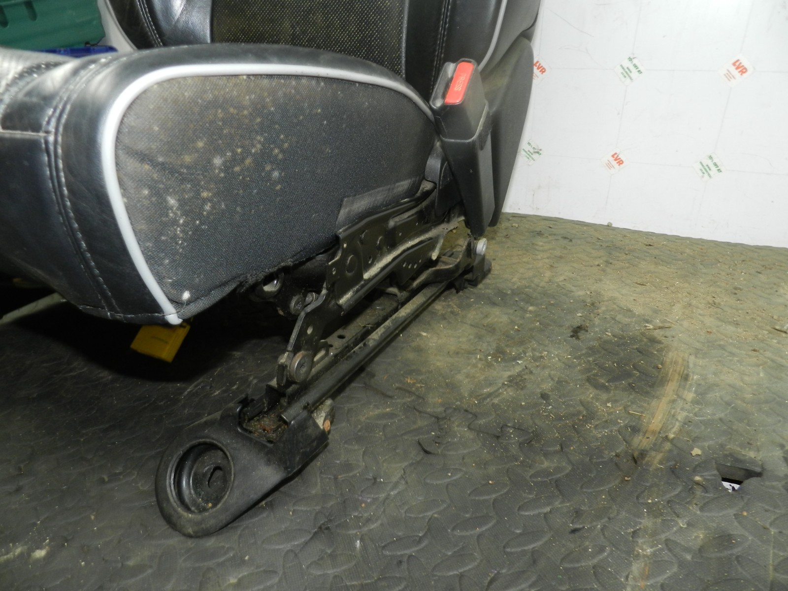 172. 2011 JEEP GRAND CHEROKEE MK4 WK2 DRIVER FRONT HEATED + COOL LEATHER SEAT - Image 6