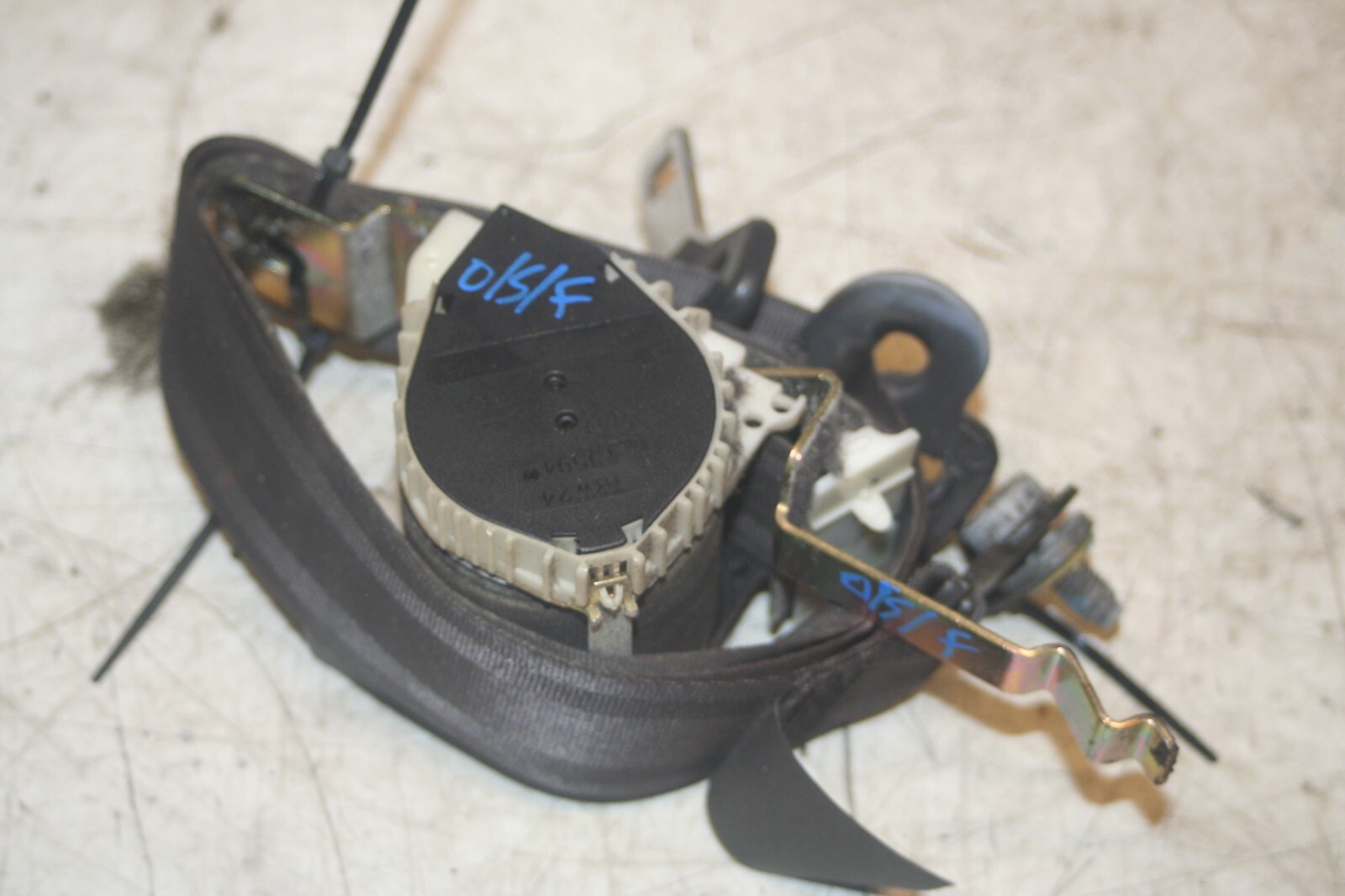 JAGUAR S TYPE. DRIVER SIDE FRONT SEAT BELT