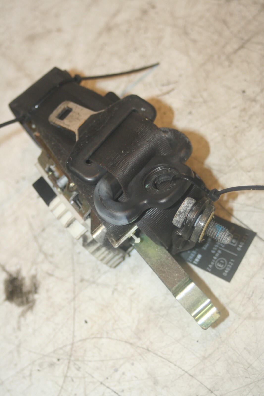 JAGUAR S TYPE. DRIVER SIDE FRONT SEAT BELT - Image 2