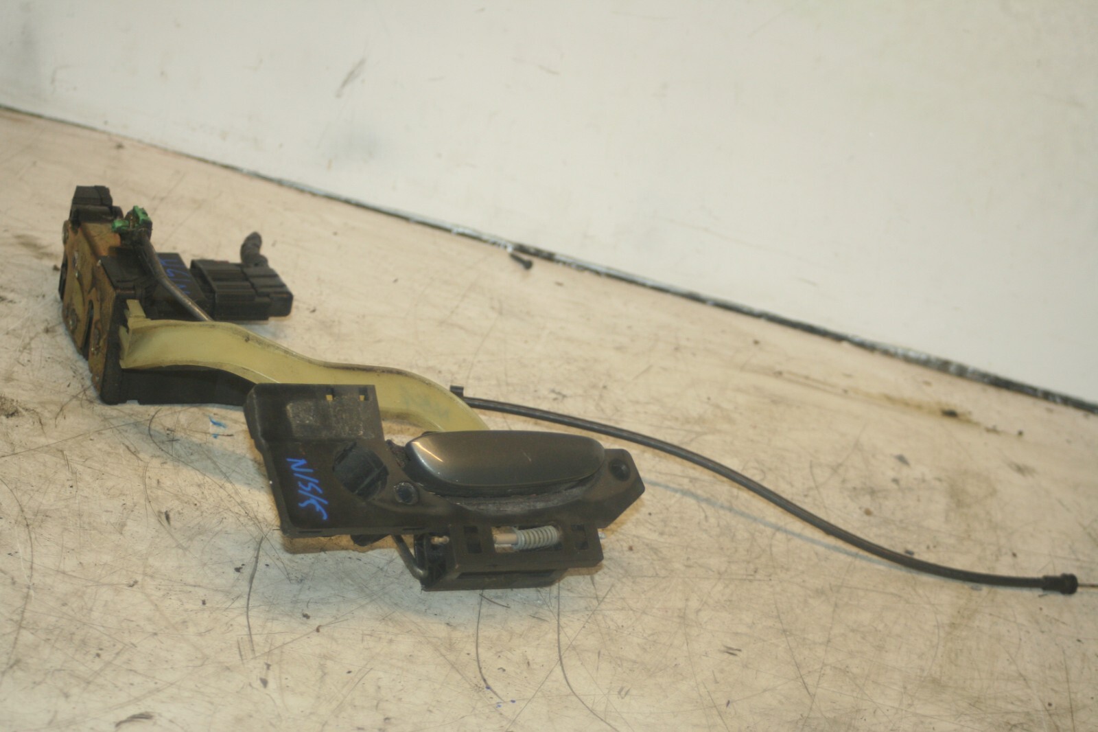 JAGUAR S TYPE. PASSENGER SIDE FRONT DOOR LOCK MOTOR