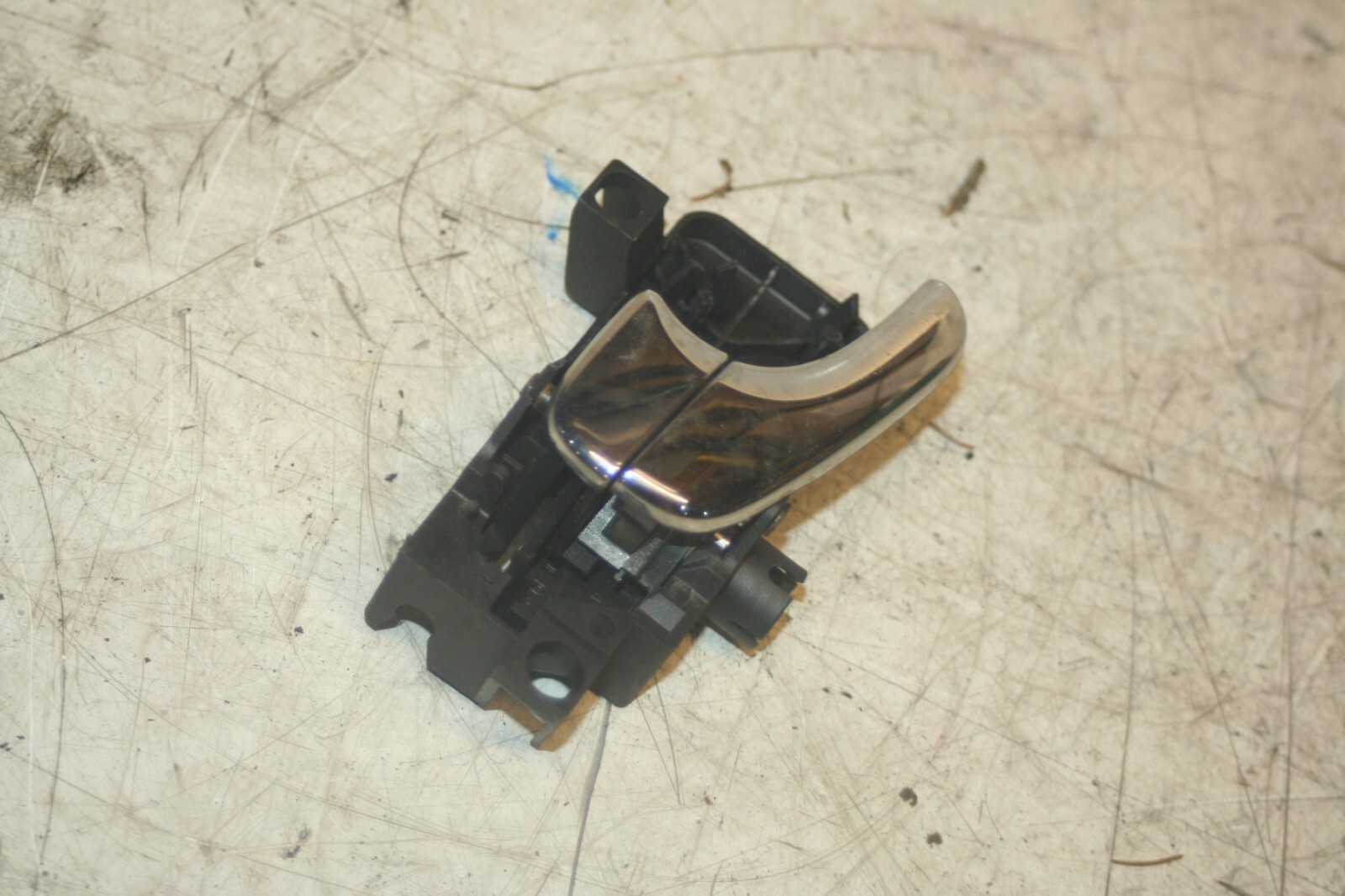 JAGUAR S TYPE. PASSENGER SIDE FRONT INTERIOR DOOR HANDLE - Image 2