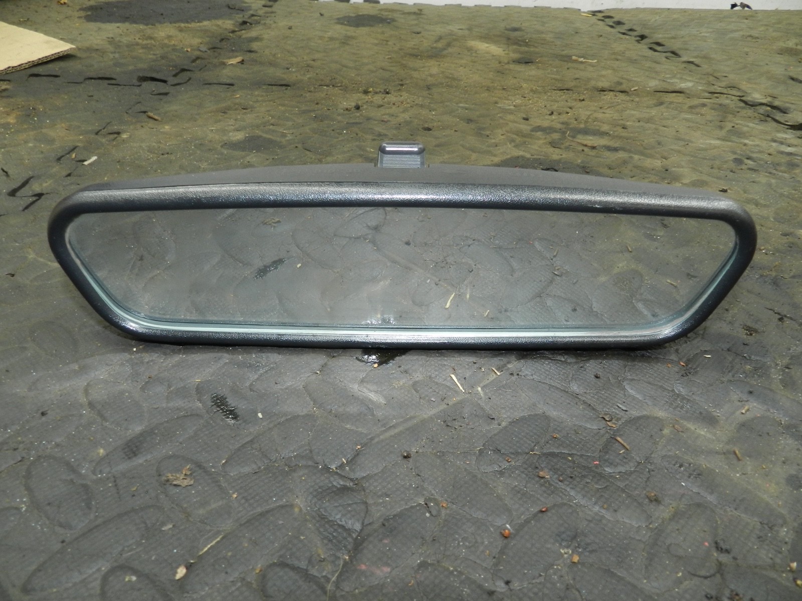 183. 2006 AUDI A4 CONVERTIBLE B7. REAR VIEW MIRROR