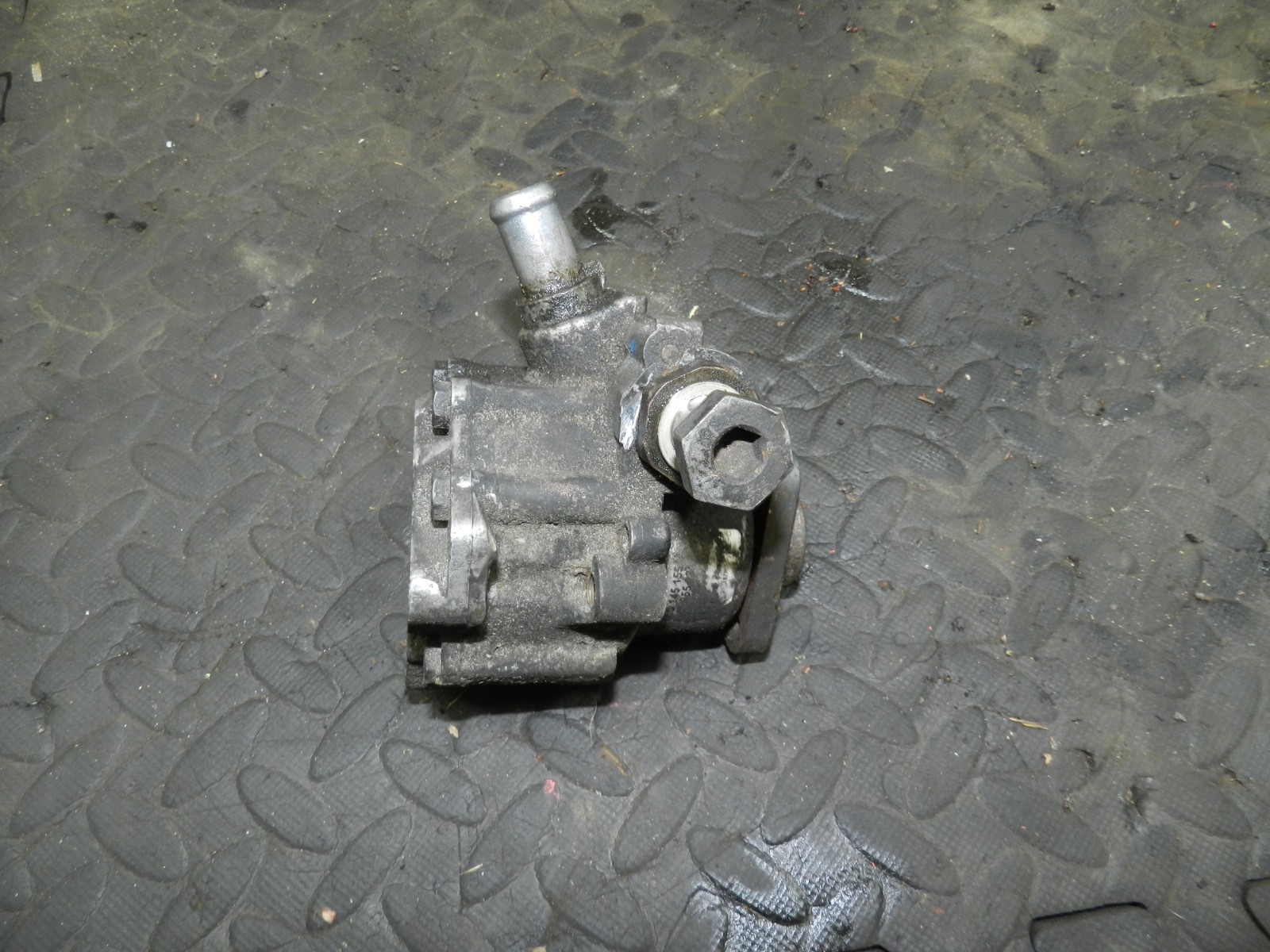 183. 2006 AUDI A4 CONVERTIBLE B7. POWER STEERING PUMP