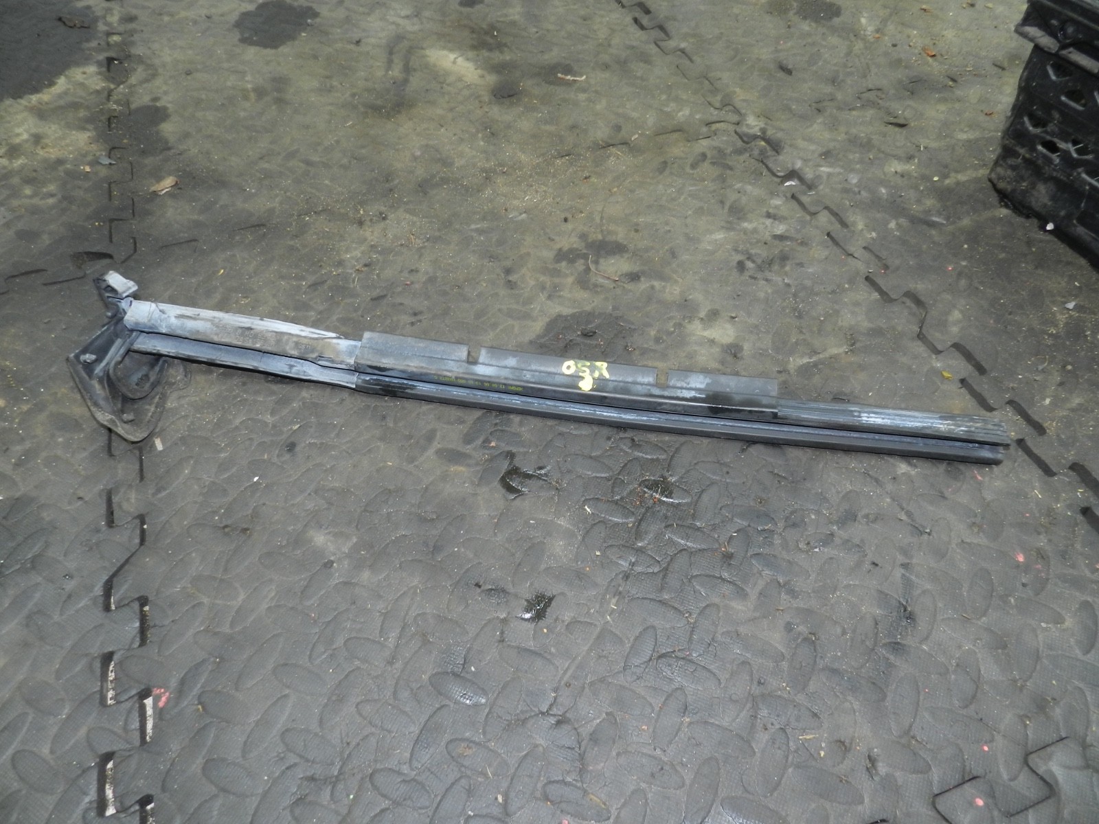183. 2006 AUDI A4 CONVERTIBLE B7. DRIVERS SIDE REAR WINDOW SEAL STRIP