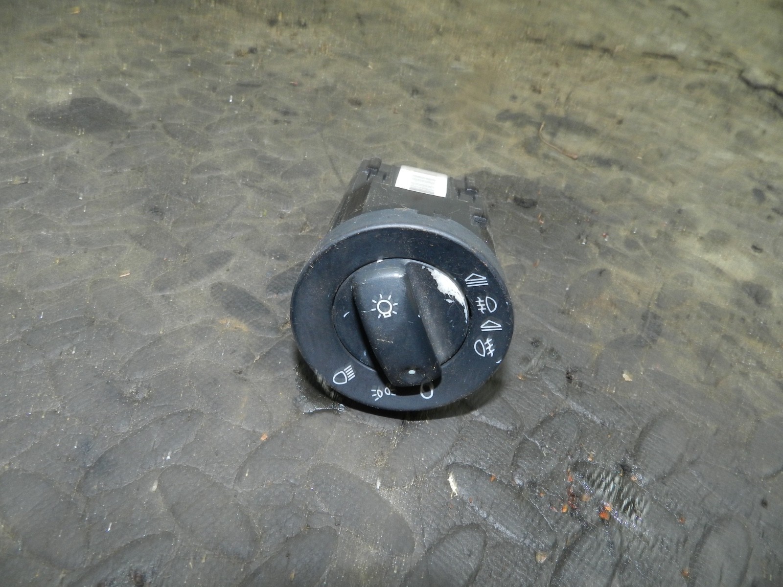 183. 2006 AUDI A4 CONVERTIBLE B7. HEAD LIGHT SWITCH