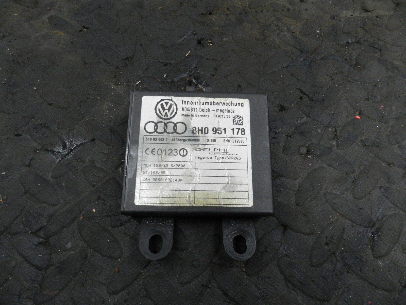 183. 2006 AUDI A4 CONVERTIBLE B7. 8H0951178 ALARM MOVEMENT MONITORING CONTROL