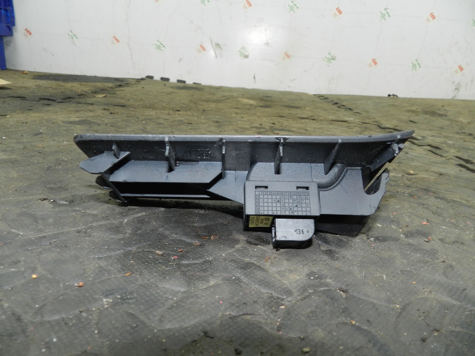 183. 2006 AUDI A4 CONVERTIBLE B7. PASSENGER SIDE FRONT WINDOW SWITCH - Image 3