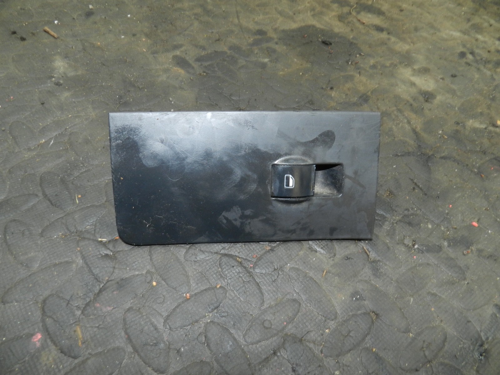 183. 2006 AUDI A4 CONVERTIBLE B7. PASSENGER SIDE FRONT WINDOW SWITCH - Image 5