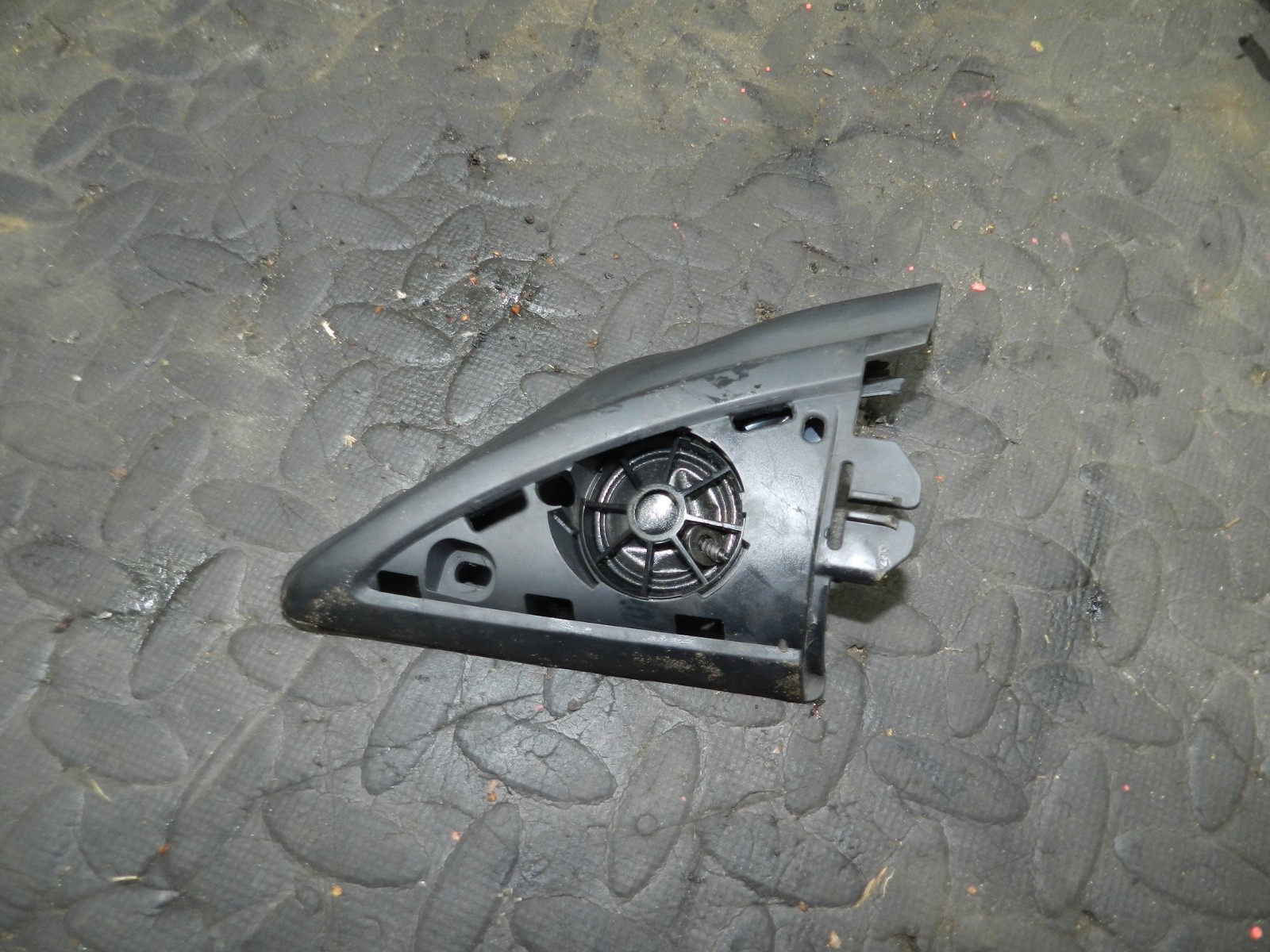 183. 2006 AUDI A4 CONVERTIBLE B7. PASSENGER SIDE FRONT SPEAKER TWEETER