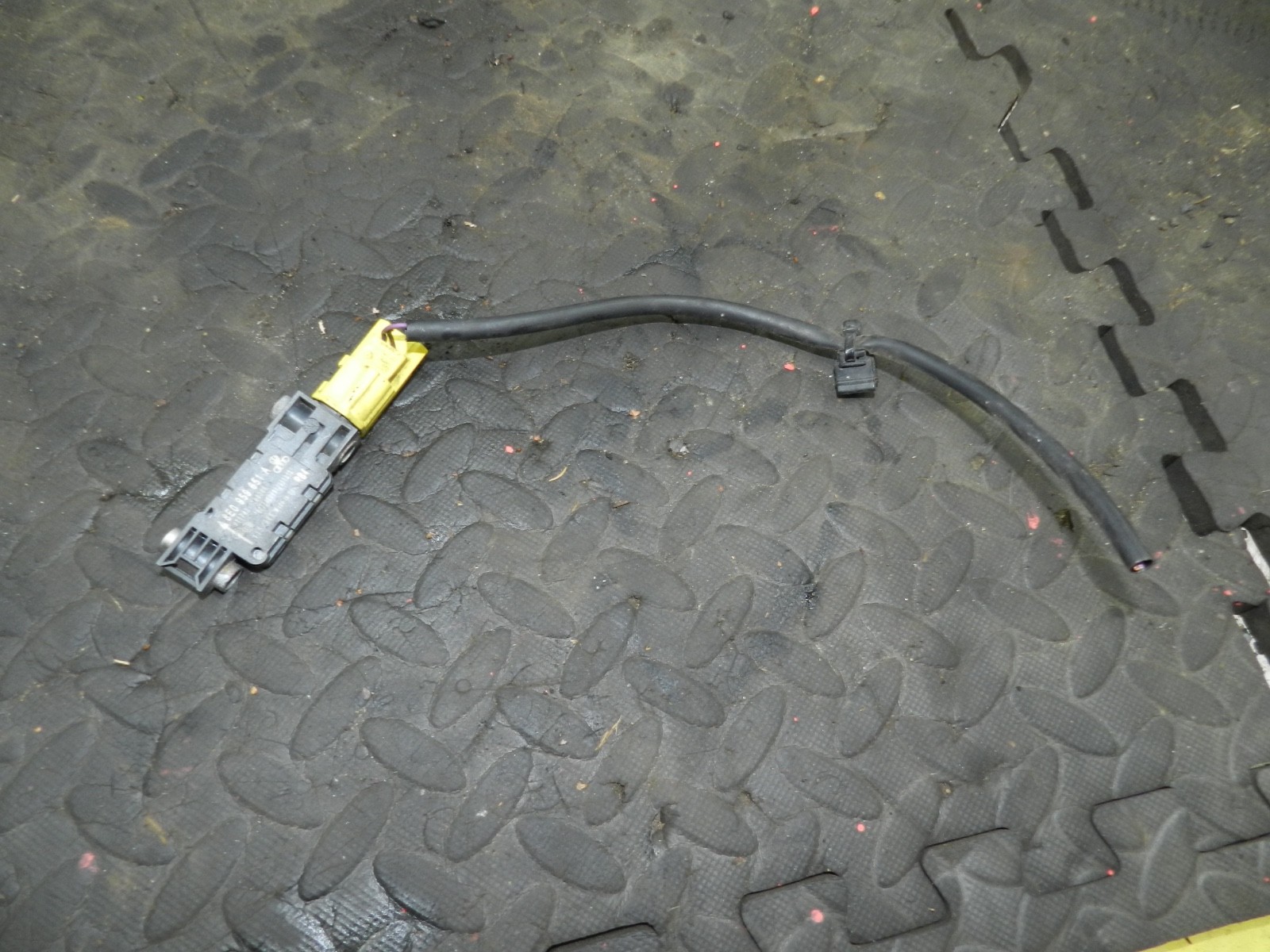 183. 2006 AUDI A4 CONVERTIBLE B7. CRASH SENSOR