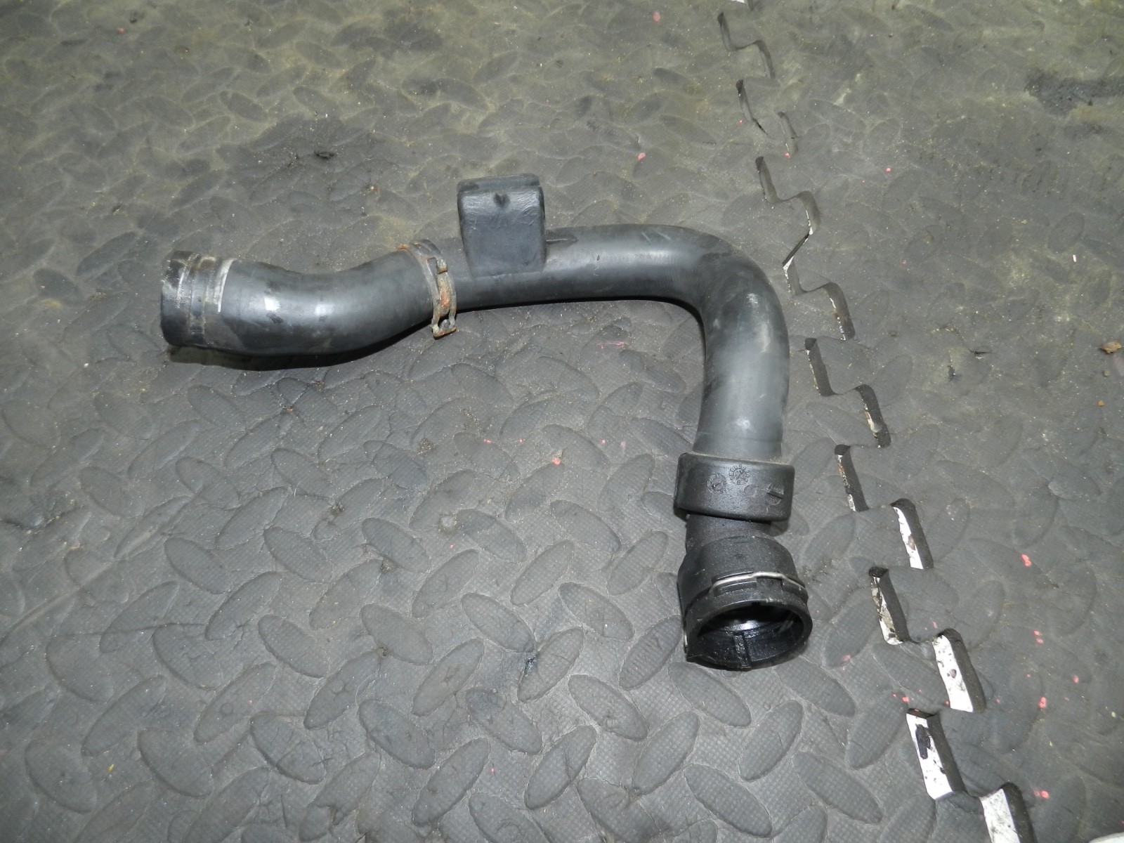 183. 2006 AUDI A4 CONVERTIBLE B7. BOOST AIR PIPE