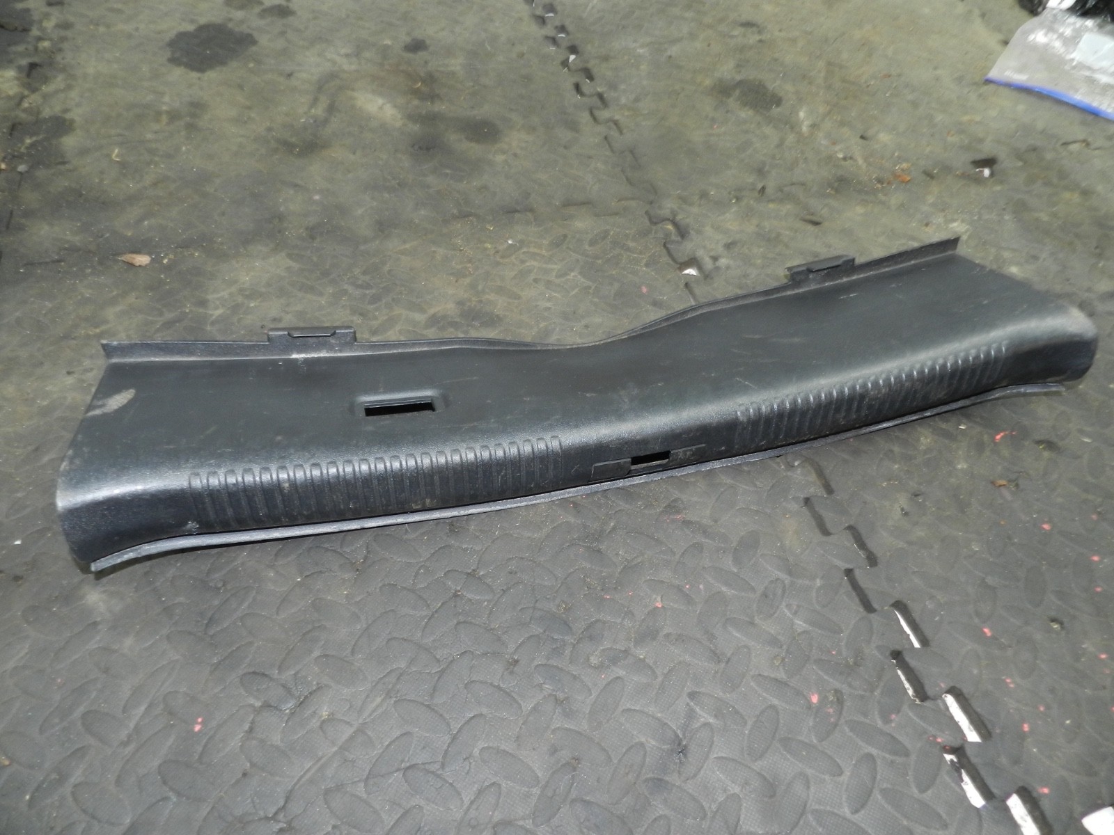 183. 2006 AUDI A4 CONVERTIBLE B7. BOOT SILL TRIM PANEL - Image 4