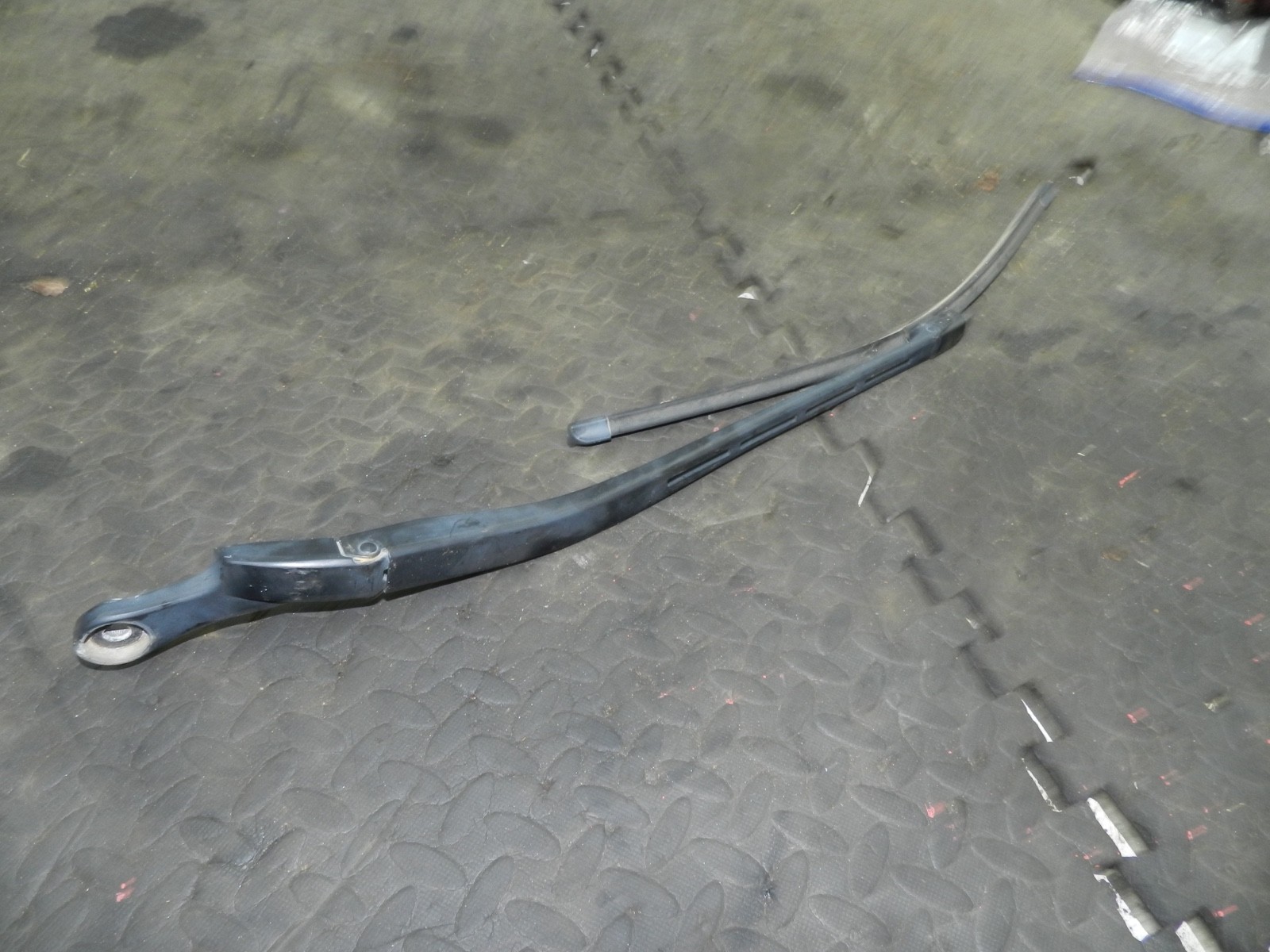 183. 2006 AUDI A4 CONVERTIBLE B7. PASSENGER SIDE WIPER ARM - Image 3