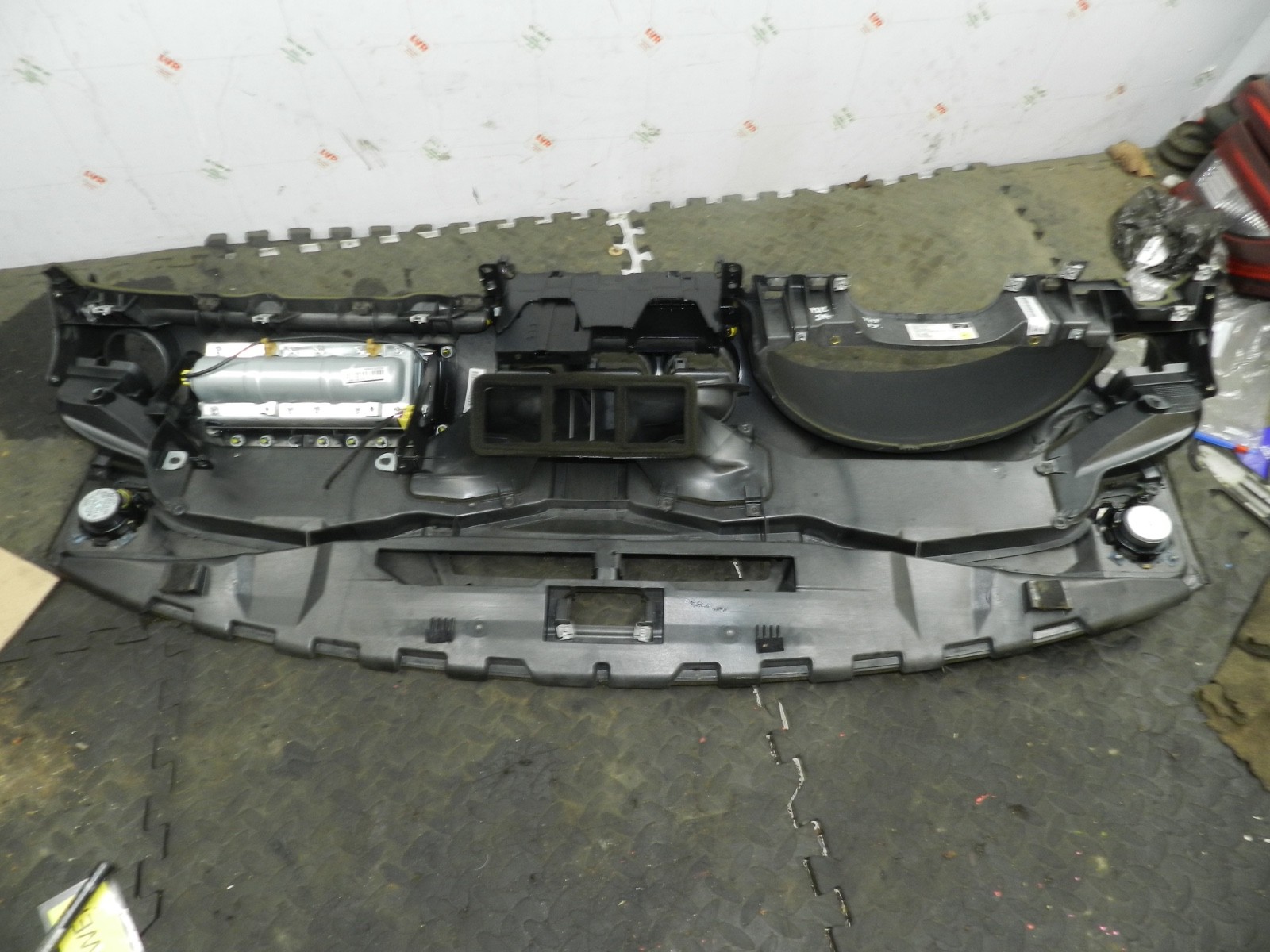183. 2006 AUDI A4 CONVERTIBLE B7. DASH BOARD TOP - Image 6