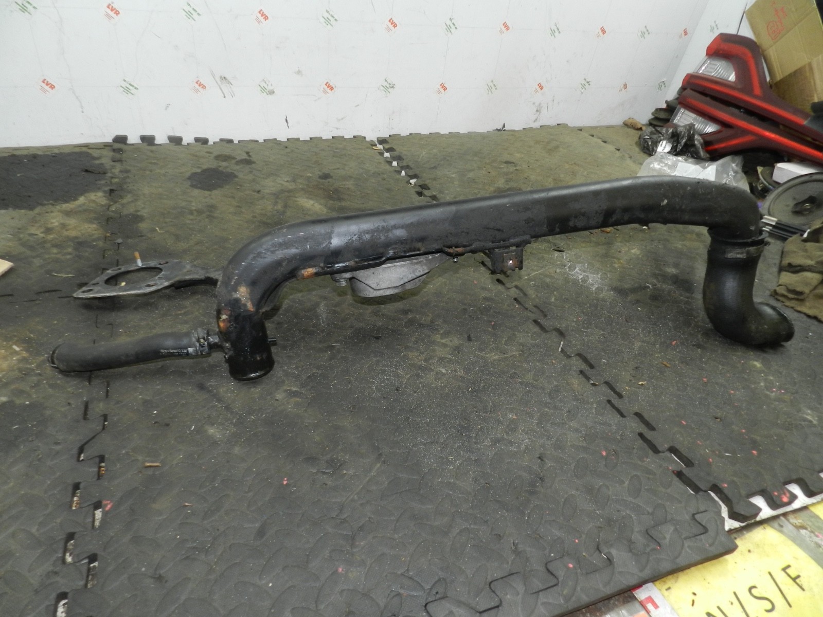 183. 2006 AUDI A4 CONVERTIBLE B7. AIR BOOST INTERCOOLER PIPE RADIATOR SUPPORT