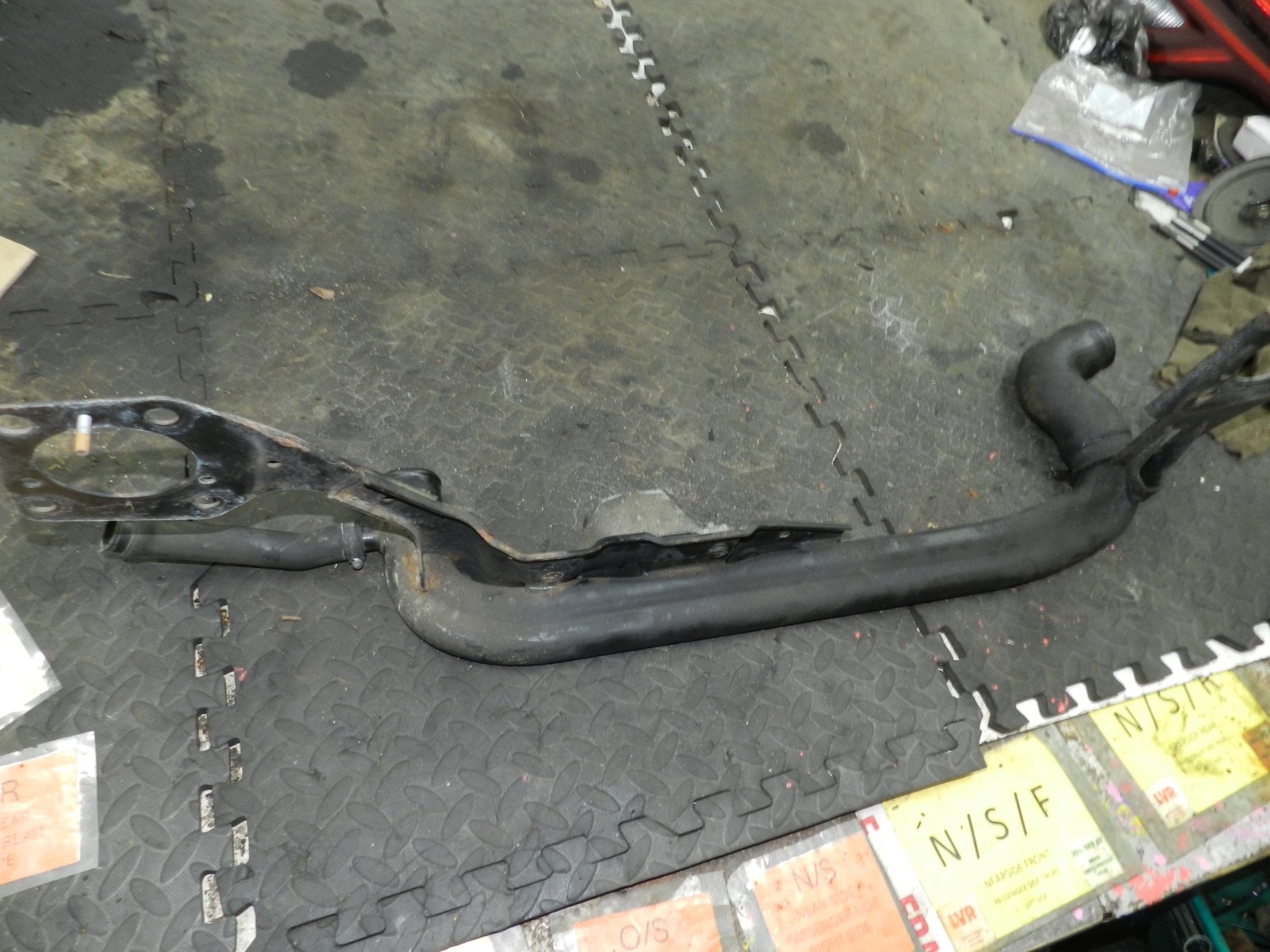 183. 2006 AUDI A4 CONVERTIBLE B7. AIR BOOST INTERCOOLER PIPE RADIATOR SUPPORT - Image 3