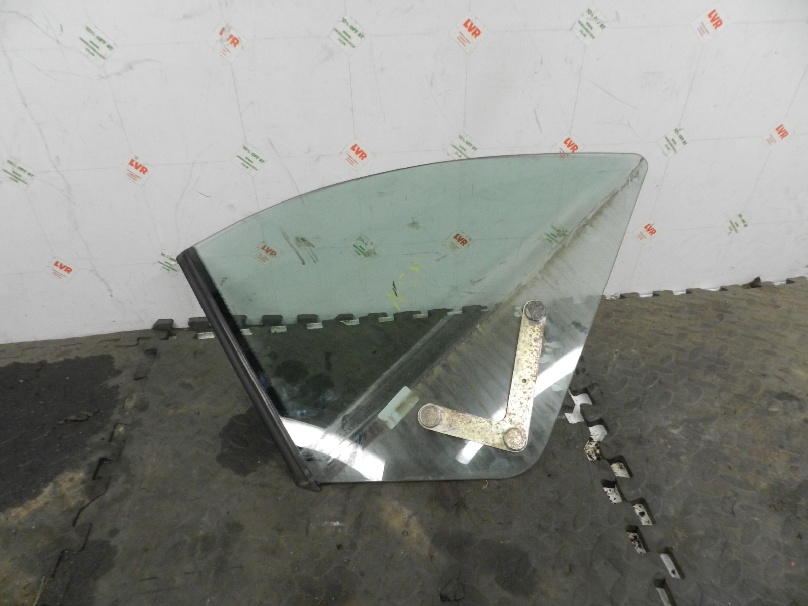 183. 2006 AUDI A4 CONVERTIBLE B7. PASSENGER SIDE REAR WINDOW GLASS