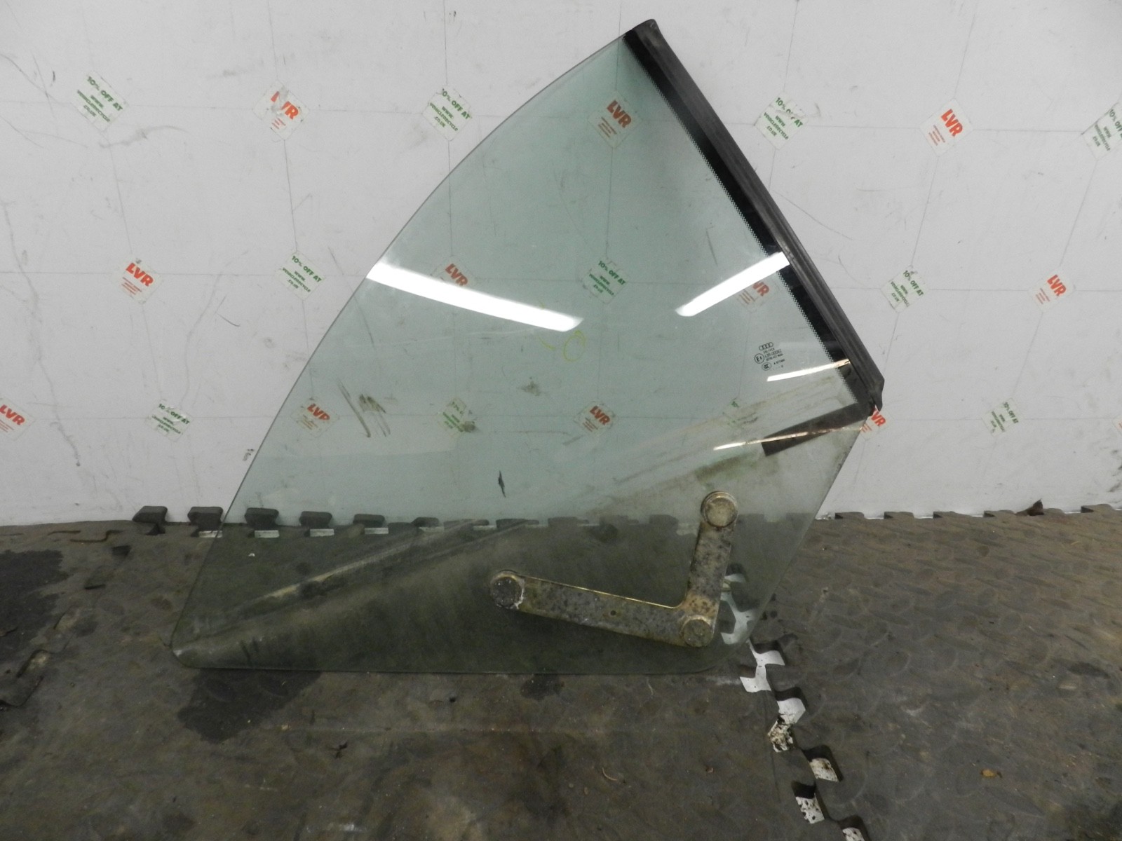 183. 2006 AUDI A4 CONVERTIBLE B7. DRIVER SIDE REAR WINDOW GLASS