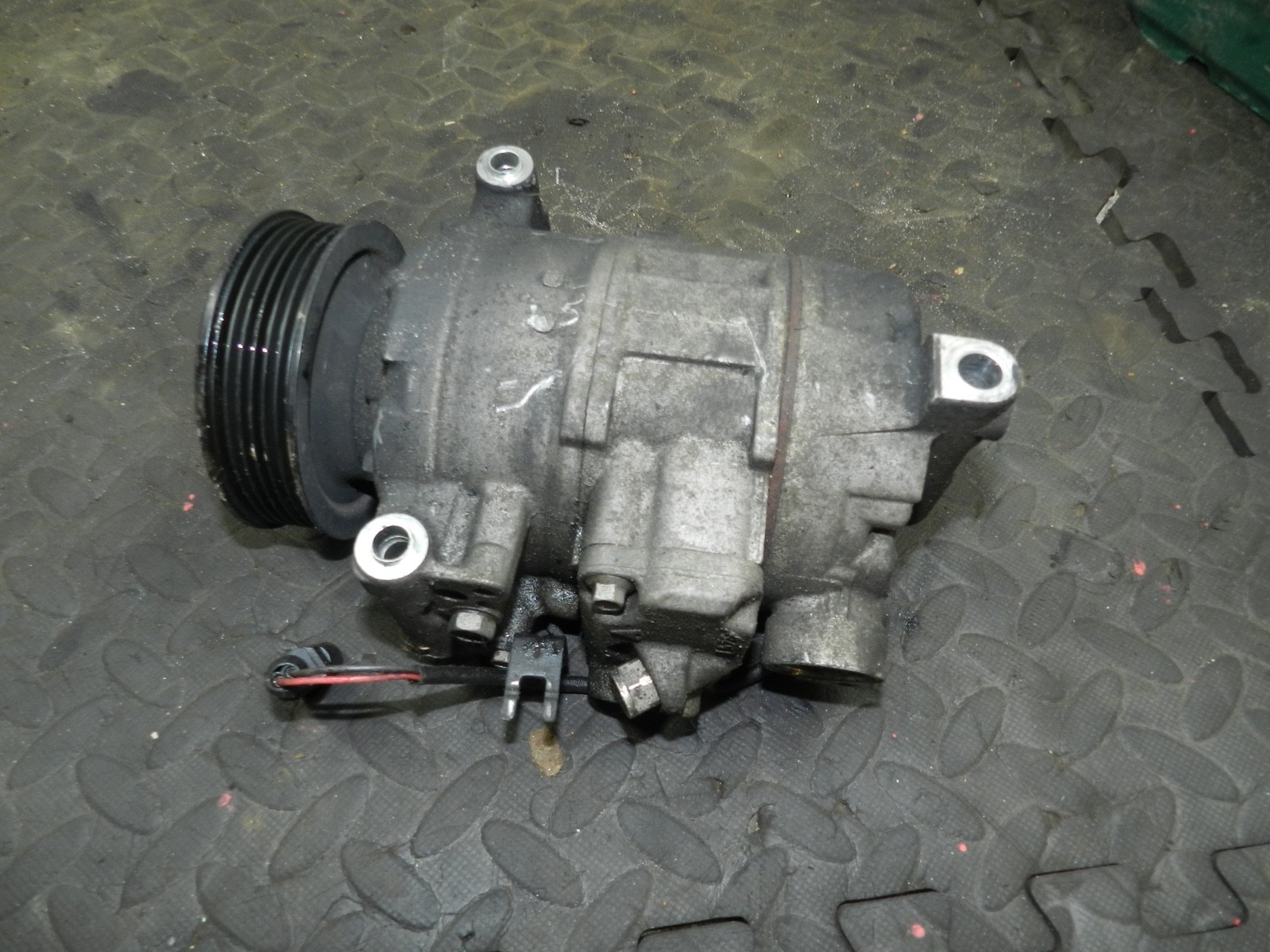 183. 2006 AUDI A4 CONVERTIBLE B7. AIR CON PUMP - Image 2