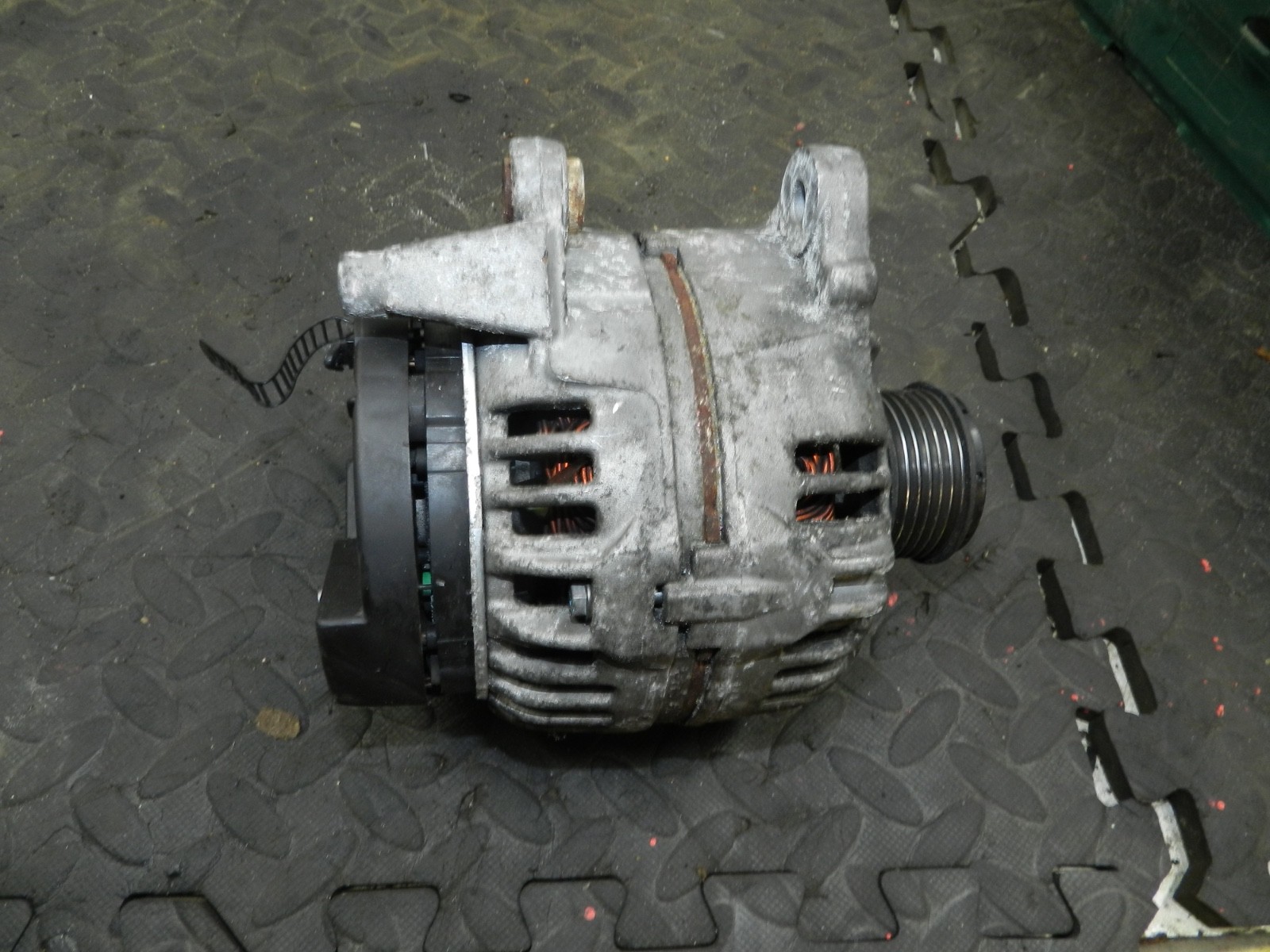 183. 2006 AUDI A4 CONVERTIBLE B7. ALTERNATOR