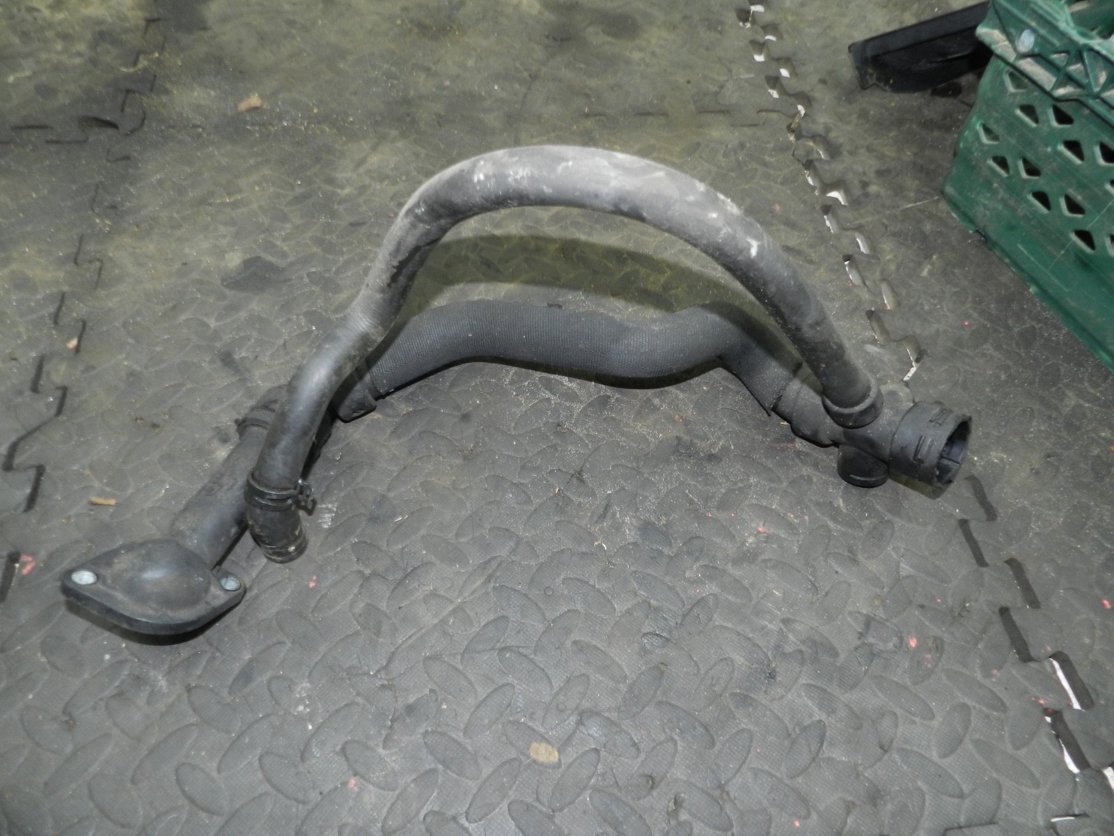 183. 2006 AUDI A4 CONVERTIBLE B7. COOLANT PIPES
