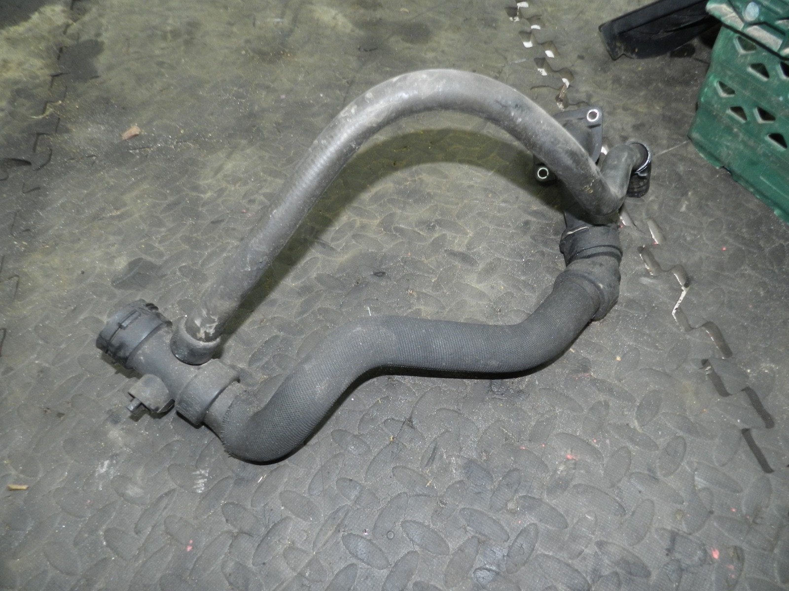 183. 2006 AUDI A4 CONVERTIBLE B7. COOLANT PIPES - Image 2