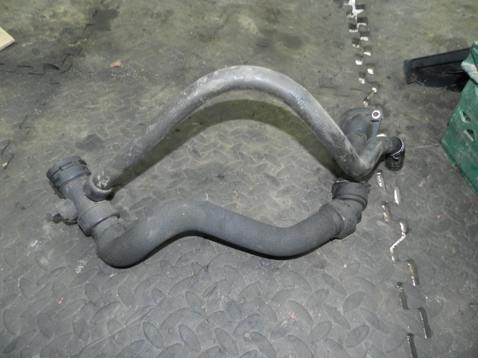 183. 2006 AUDI A4 CONVERTIBLE B7. COOLANT PIPES - Image 3