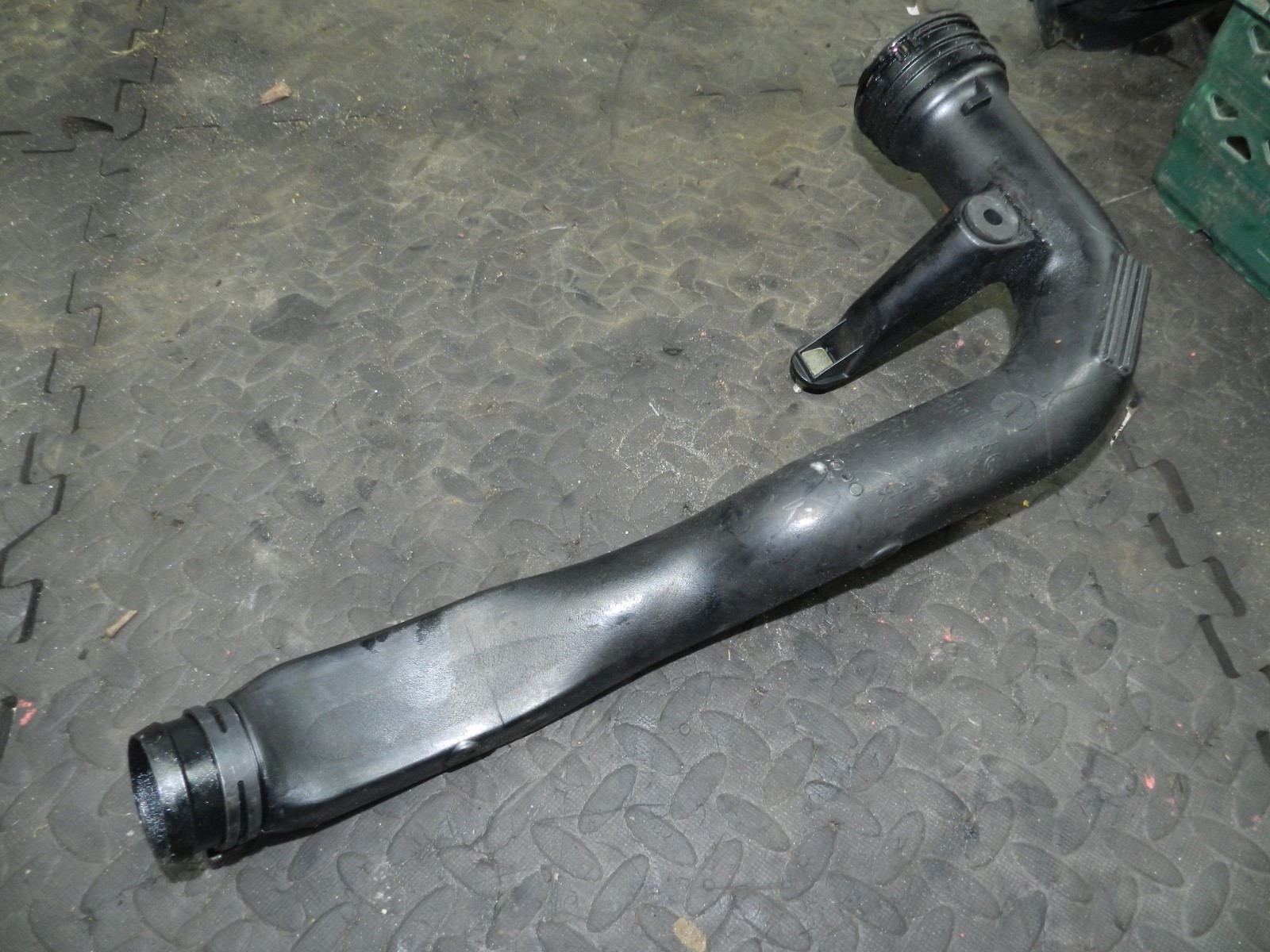 183. 2006 AUDI A4 CONVERTIBLE B7. BOOST AIR INTERCOOLER PIPE + MAP SENSOR - Image 3