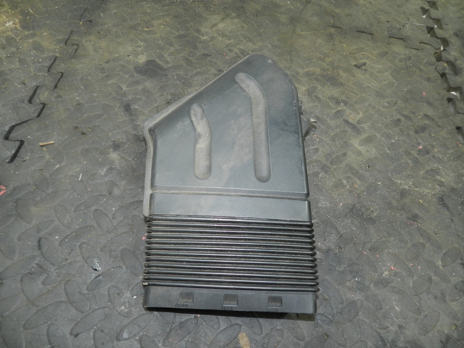 183. 2006 AUDI A4 CONVERTIBLE B7. AIR INTAKE PIPE