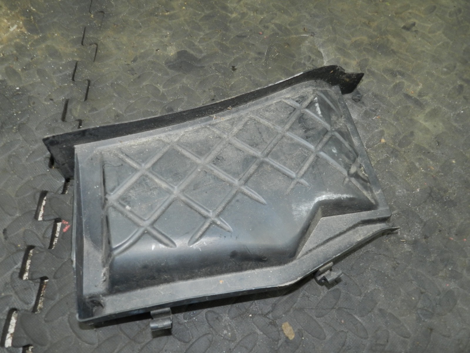 183. 2006 AUDI A4 CONVERTIBLE B7. COVER LID ENGINE BAY