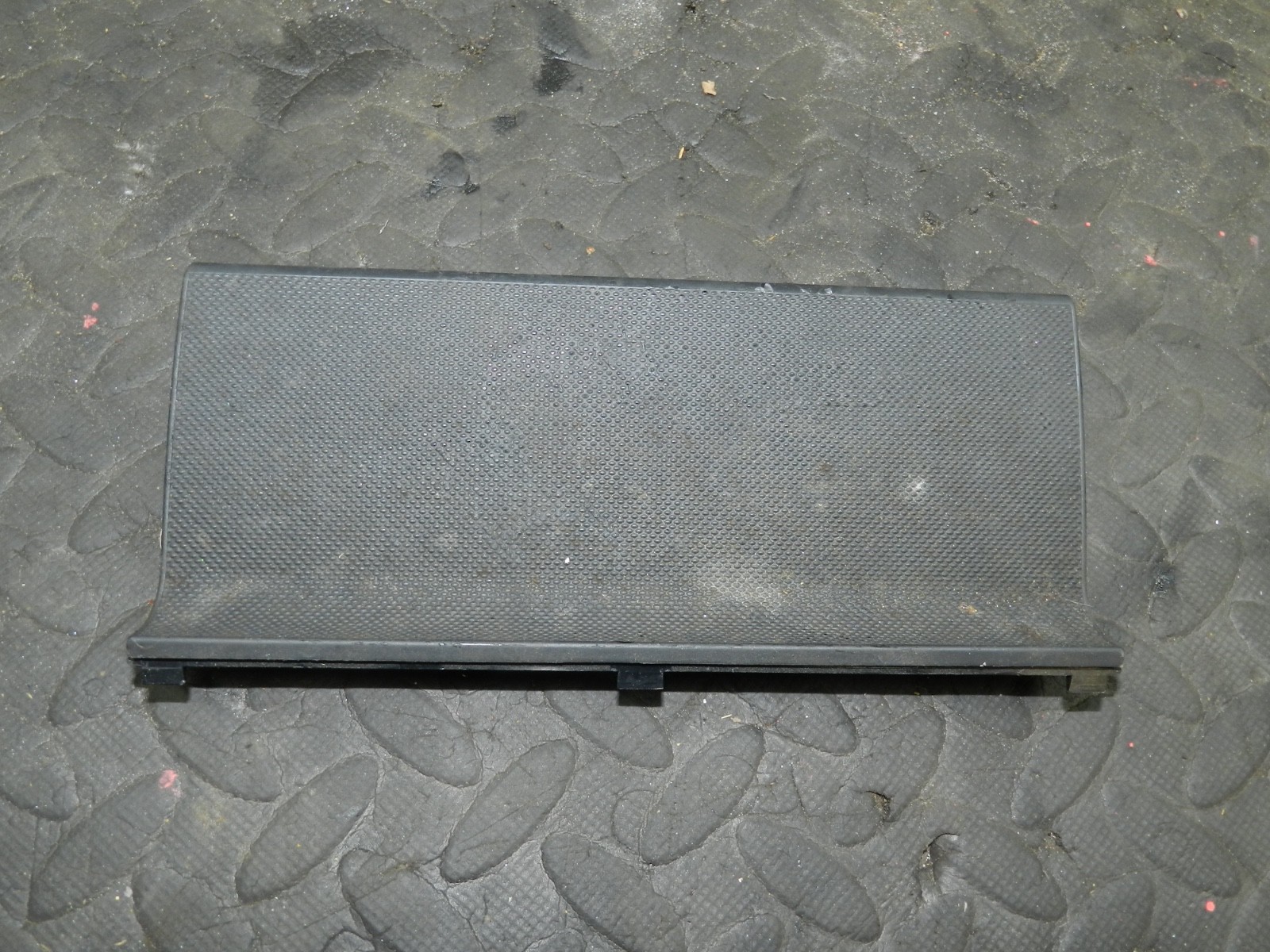 183. 2006 AUDI A4 CONVERTIBLE B7. CENTRE CONSOLE TRIM
