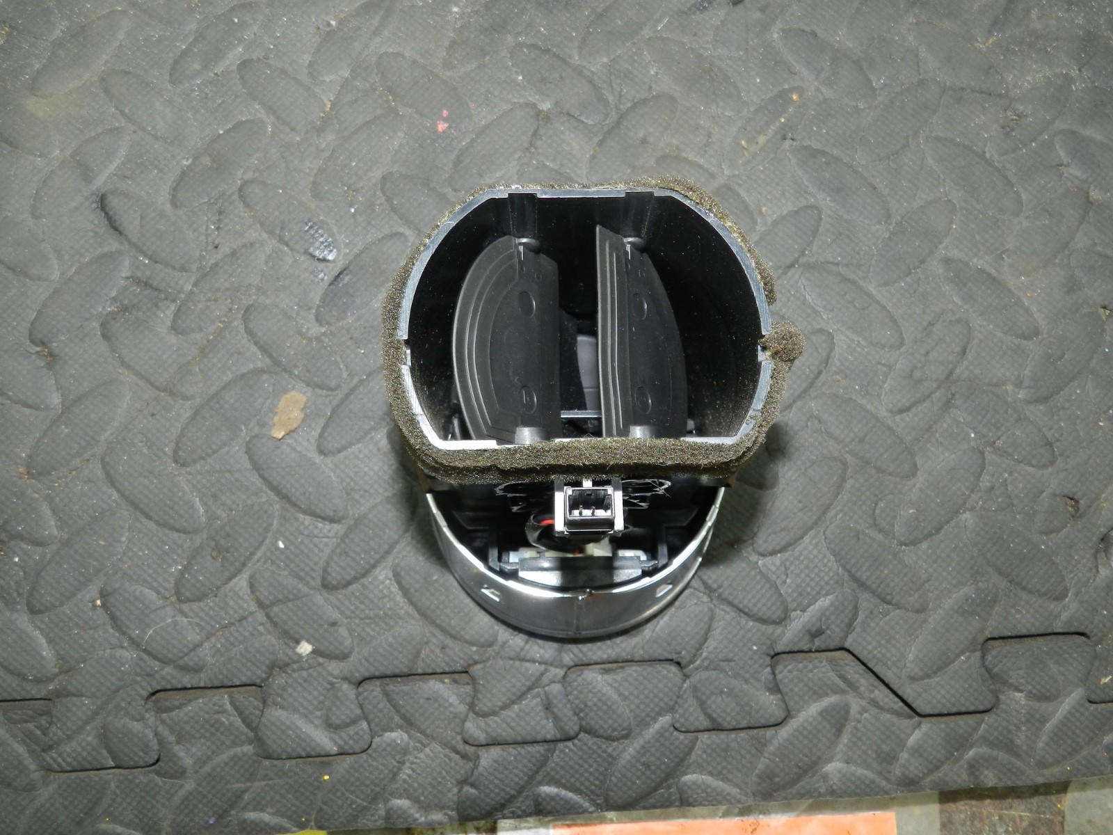 183. 2006 AUDI A4 CONVERTIBLE B7. AIR BLOWER VENT - Image 4