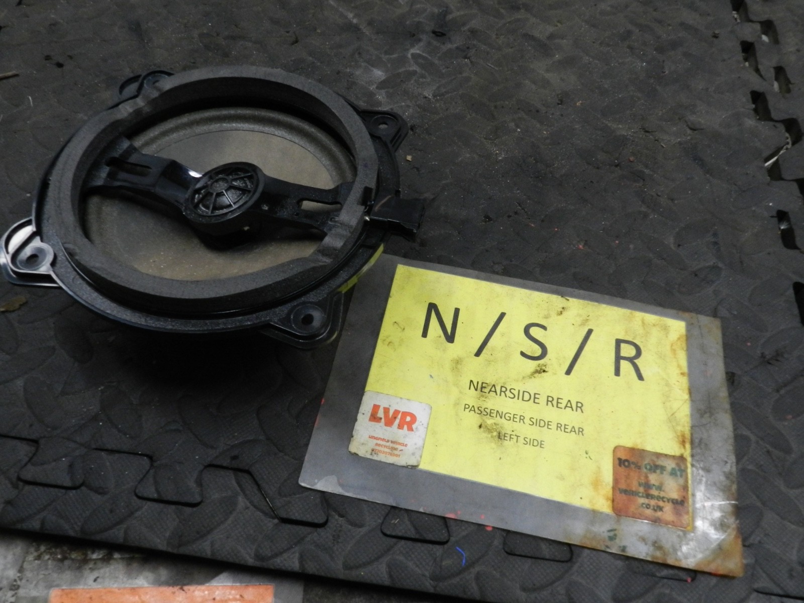 183. 2006 AUDI A4 CONVERTIBLE B7. PASSENGER SIDE REAR DOOR SPEAKER