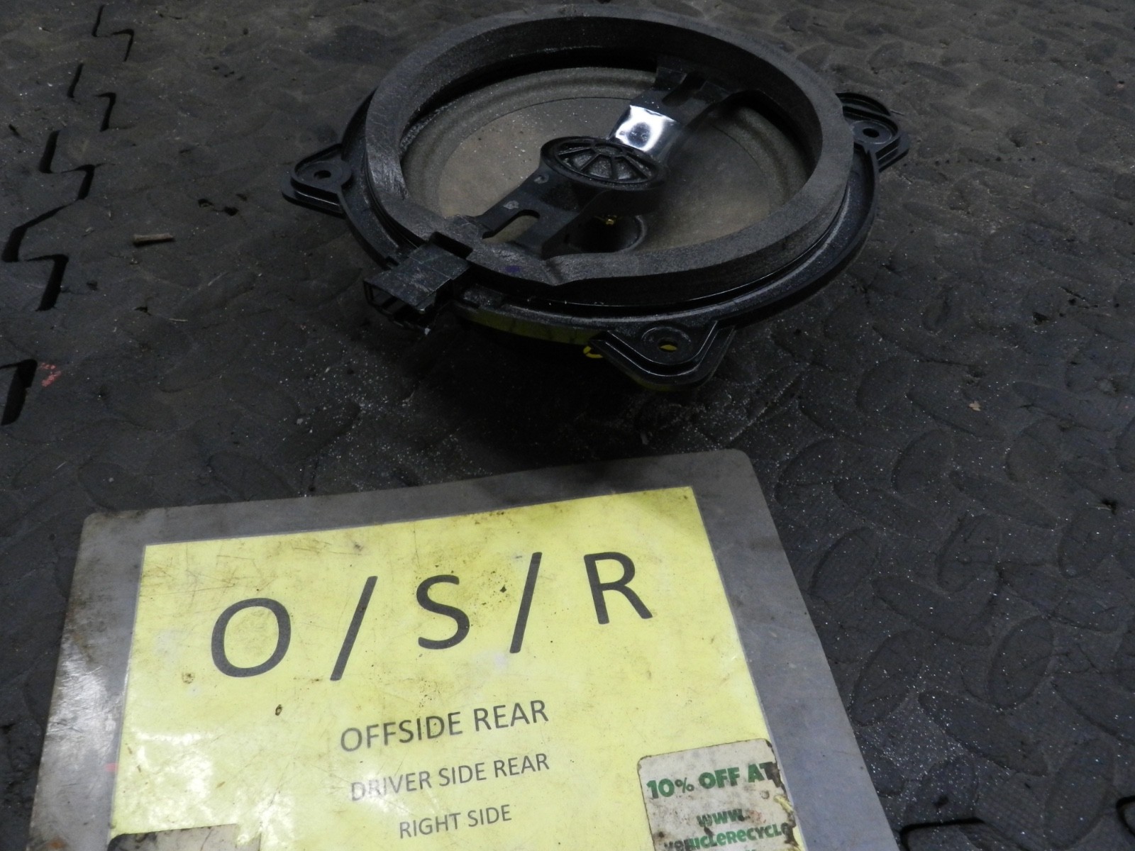 183. 2006 AUDI A4 CONVERTIBLE B7. DRIVER SIDE REAR DOOR SPEAKER
