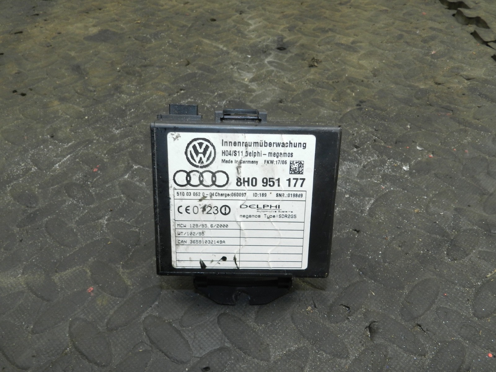 183. 2006 AUDI A4 CONVERTIBLE B7. 8H0951177 REAR MOVEMENT DETECTOR SENSOR ECU