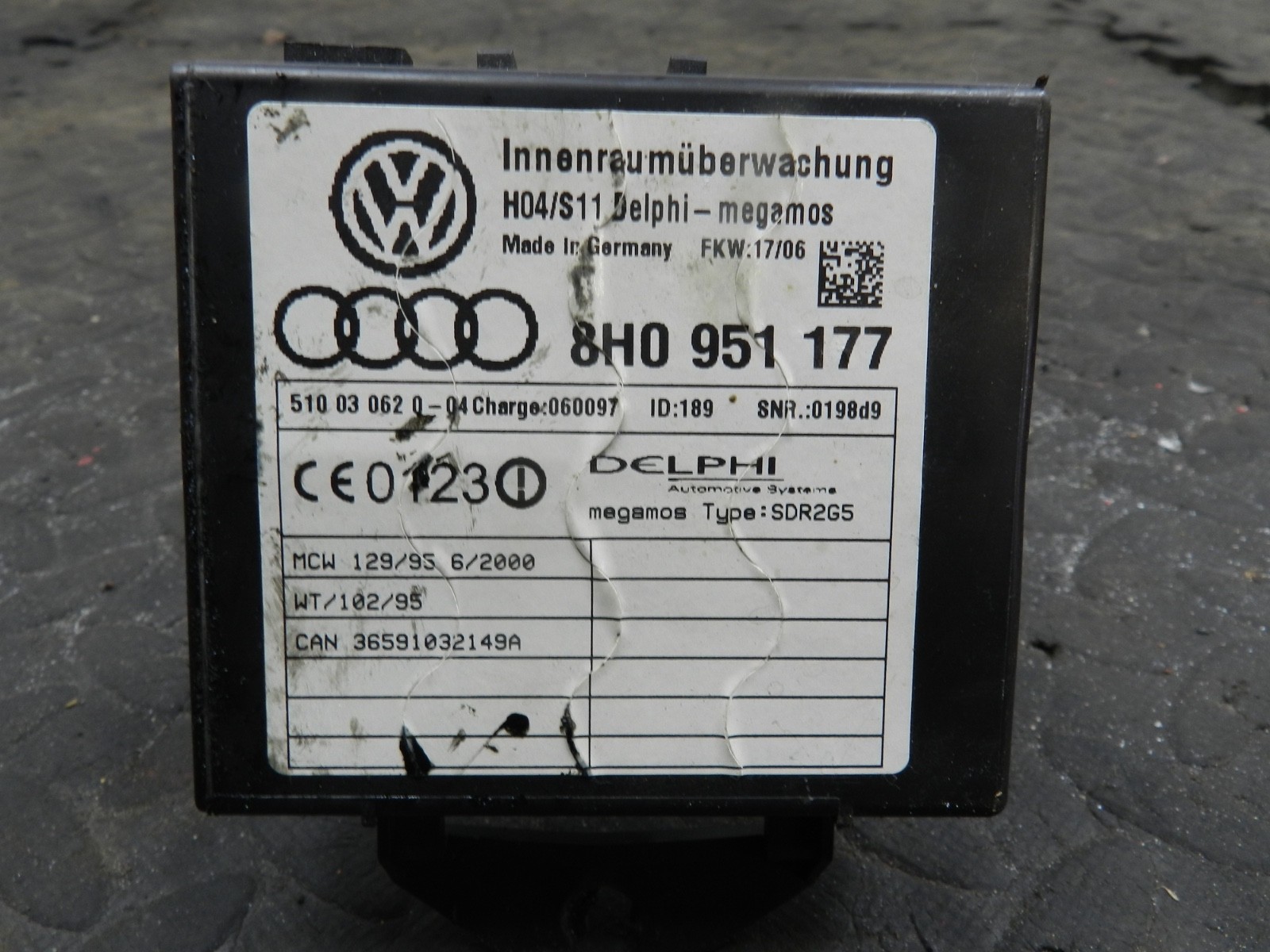 183. 2006 AUDI A4 CONVERTIBLE B7. 8H0951177 REAR MOVEMENT DETECTOR SENSOR ECU - Image 2