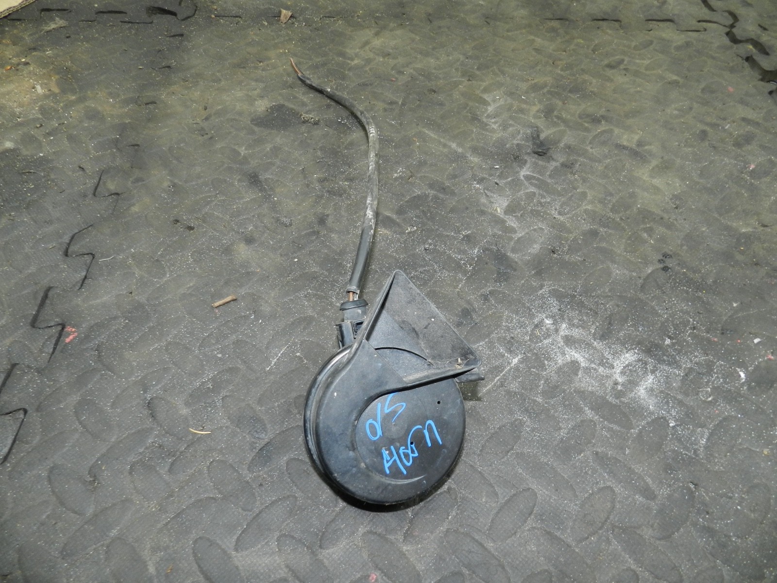 183. 2006 AUDI A4 CONVERTIBLE B7. DRIVER SIDE HORN - Image 2