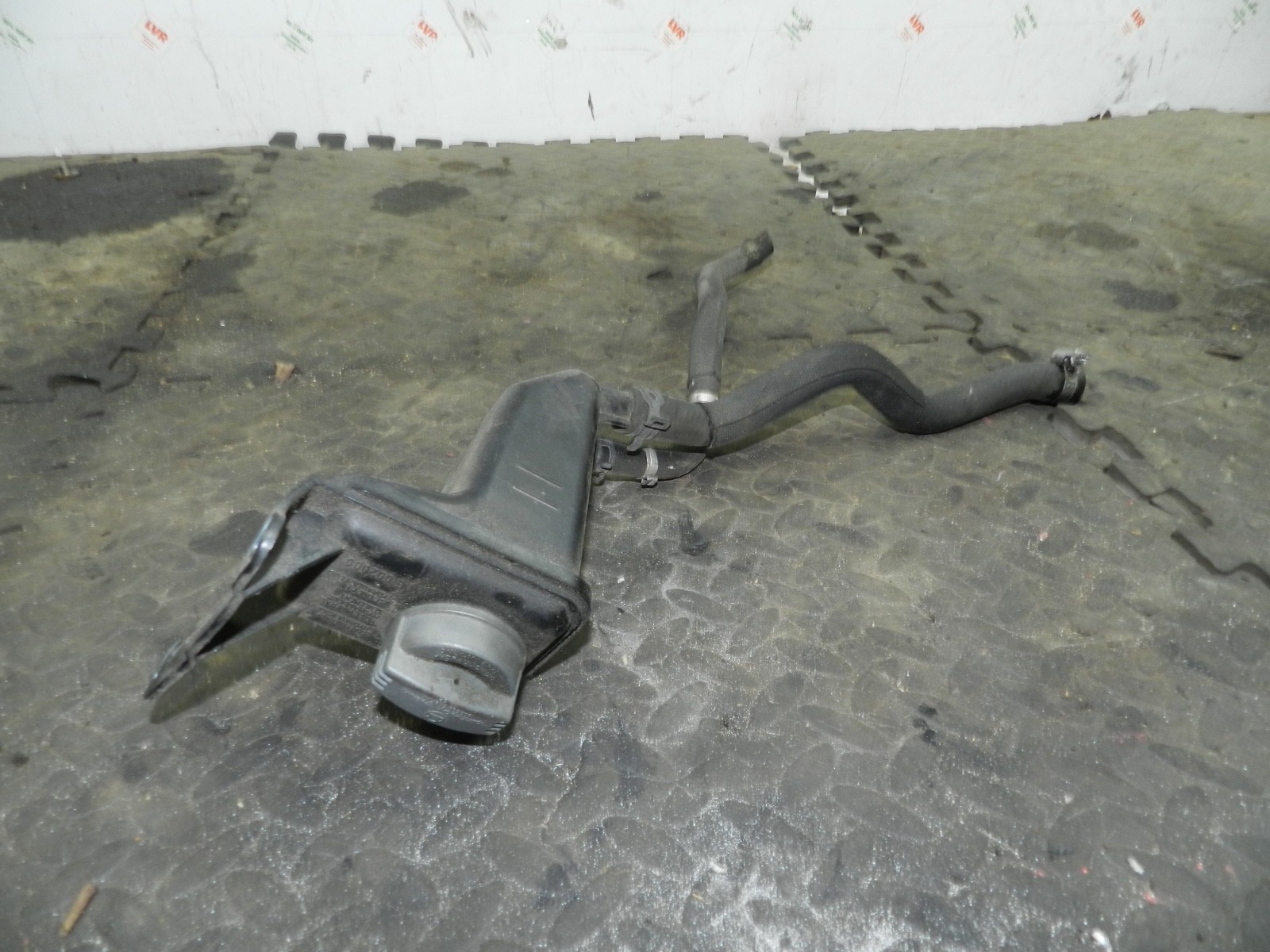 183. 2006 AUDI A4 CONVERTIBLE B7. POWER STEERING FLUID BOTTLE RESERVOIR TANK